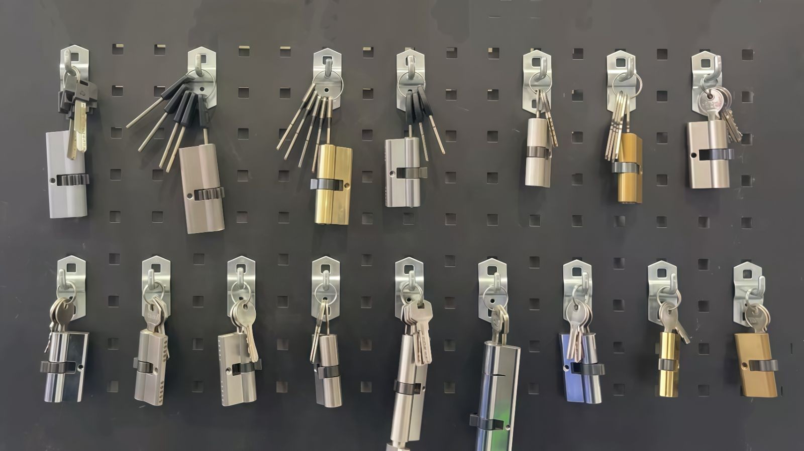 COTV全球直播-浦江广域锁业有限公司十八年来专业生产:各种不锈钢锁、伸缩锁、各种智能挂锁等安全锁具产品; 公司拥有自己研发团队,时常有新品上市,价格合理,欢迎大家光临! COTV全球直播-浦江广域锁业有限公司十八年来专业生产:各种不锈钢锁、伸缩锁、各种智能挂锁等安全锁具产品; 公司拥有自己研发团队,时常有新品上市,价格合理,欢迎大家光临!