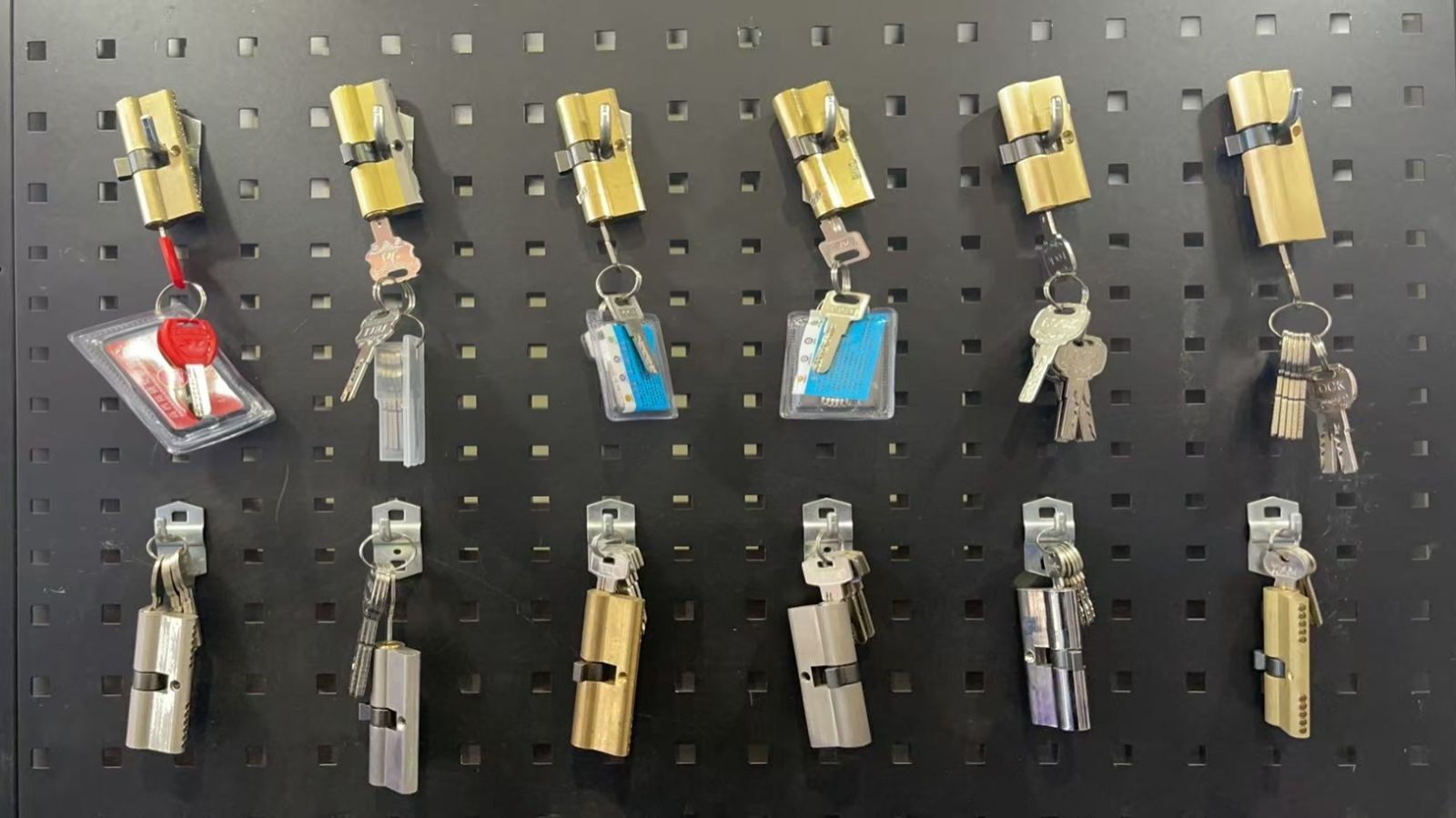 COTV全球直播-浦江广域锁业有限公司十八年来专业生产:各种不锈钢锁、伸缩锁、各种智能挂锁等安全锁具产品; 公司拥有自己研发团队,时常有新品上市,价格合理,欢迎大家光临! COTV全球直播-浦江广域锁业有限公司十八年来专业生产:各种不锈钢锁、伸缩锁、各种智能挂锁等安全锁具产品; 公司拥有自己研发团队,时常有新品上市,价格合理,欢迎大家光临!