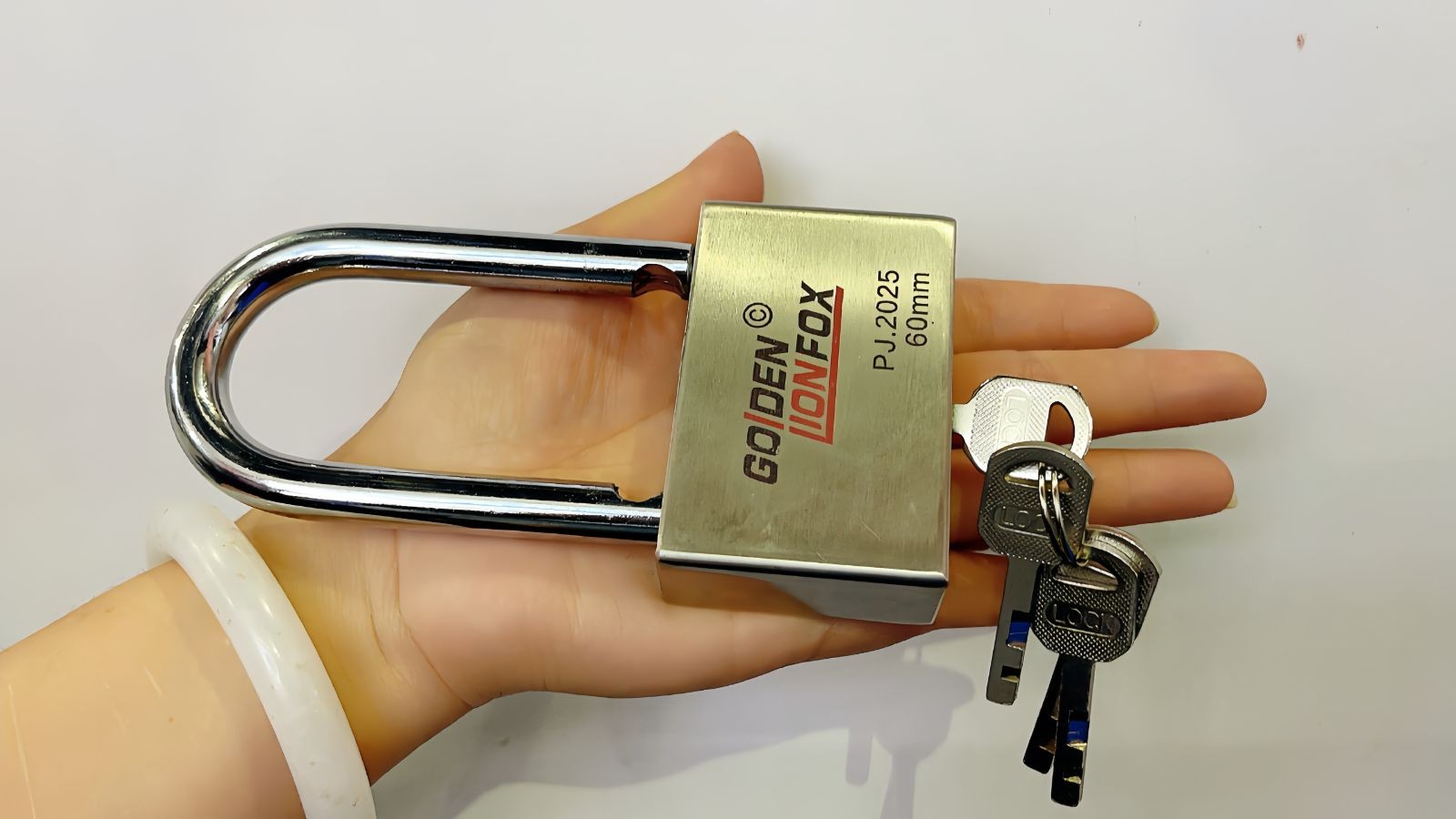 COTV全球直播-浦江广域锁业有限公司十八年来专业生产:各种不锈钢锁、伸缩锁、各种智能挂锁等安全锁具产品; 公司拥有自己研发团队,时常有新品上市,价格合理,欢迎大家光临! COTV全球直播-浦江广域锁业有限公司十八年来专业生产:各种不锈钢锁、伸缩锁、各种智能挂锁等安全锁具产品; 公司拥有自己研发团队,时常有新品上市,价格合理,欢迎大家光临!