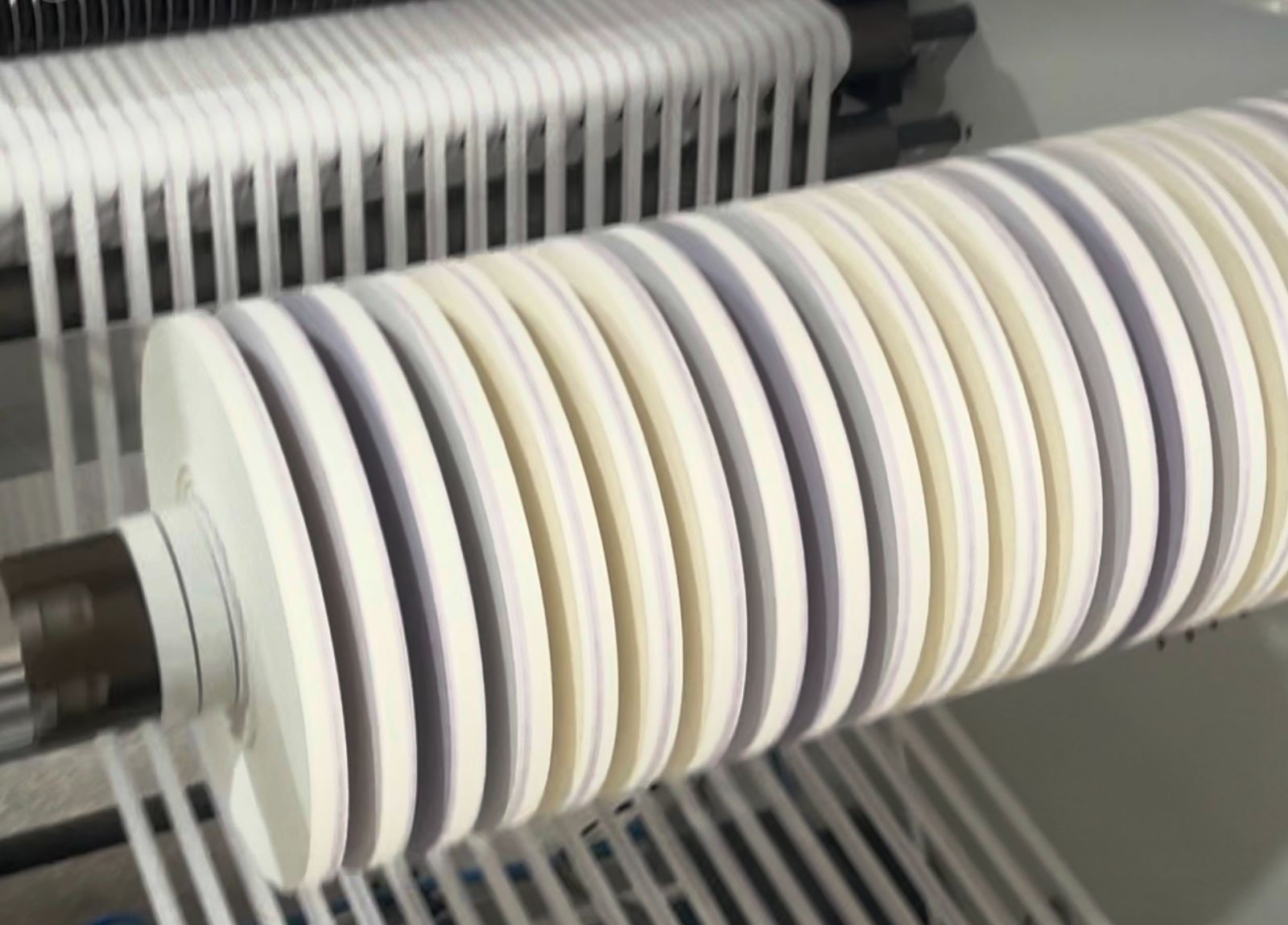 COTV全球直播-温州鑫铁机械有限公司专业生产全自动不干胶商标分切机、全自动不干胶分切机，切片机、检标机、纸罐内折机、纸罐裱衬机及圆盒机等系列包装机械产品，欢迎大家光临！