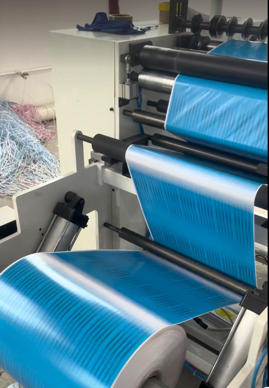 COTV全球直播-温州鑫铁机械有限公司专业生产全自动不干胶商标分切机、全自动不干胶分切机，切片机、检标机、纸罐内折机、纸罐裱衬机及圆盒机等系列包装机械产品，欢迎大家光临！