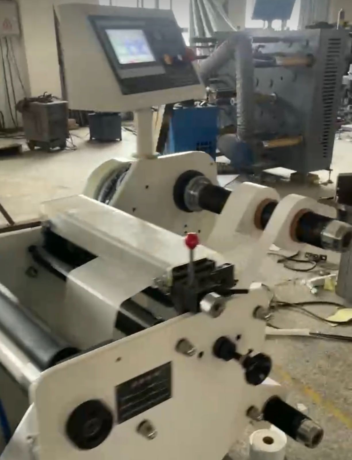 COTV全球直播-温州鑫铁机械有限公司专业生产全自动不干胶商标分切机、全自动不干胶分切机，切片机、检标机、纸罐内折机、纸罐裱衬机及圆盒机等系列包装机械产品，欢迎大家光临！