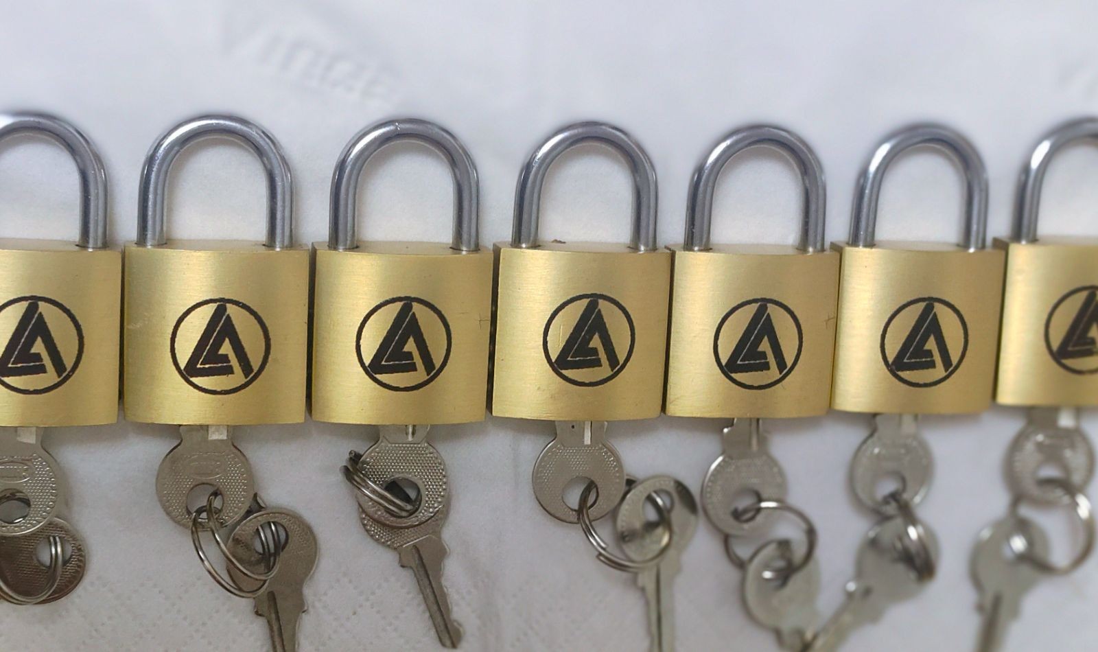 COTV全球直播-浦江广域锁业有限公司十八年来专业生产:各种不锈钢锁、伸缩锁、各种智能挂锁等安全锁具产品; 公司拥有自己研发团队,时常有新品上市,价格合理,欢迎大家光临! COTV全球直播-浦江广域锁业有限公司十八年来专业生产:各种不锈钢锁、伸缩锁、各种智能挂锁等安全锁具产品; 公司拥有自己研发团队,时常有新品上市,价格合理,欢迎大家光临!