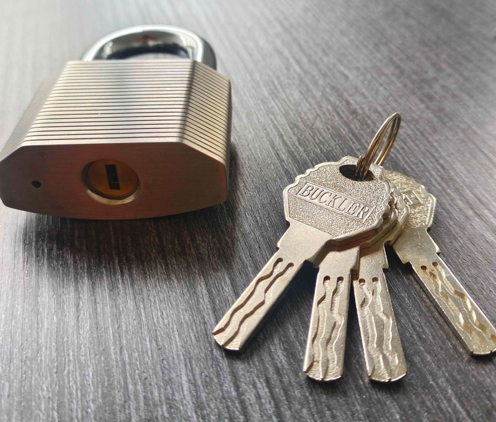 COTV全球直播-浦江广域锁业有限公司十八年来专业生产:各种不锈钢锁、伸缩锁、各种智能挂锁等安全锁具产品; 公司拥有自己研发团队,时常有新品上市,价格合理,欢迎大家光临! COTV全球直播-浦江广域锁业有限公司十八年来专业生产:各种不锈钢锁、伸缩锁、各种智能挂锁等安全锁具产品; 公司拥有自己研发团队,时常有新品上市,价格合理,欢迎大家光临!