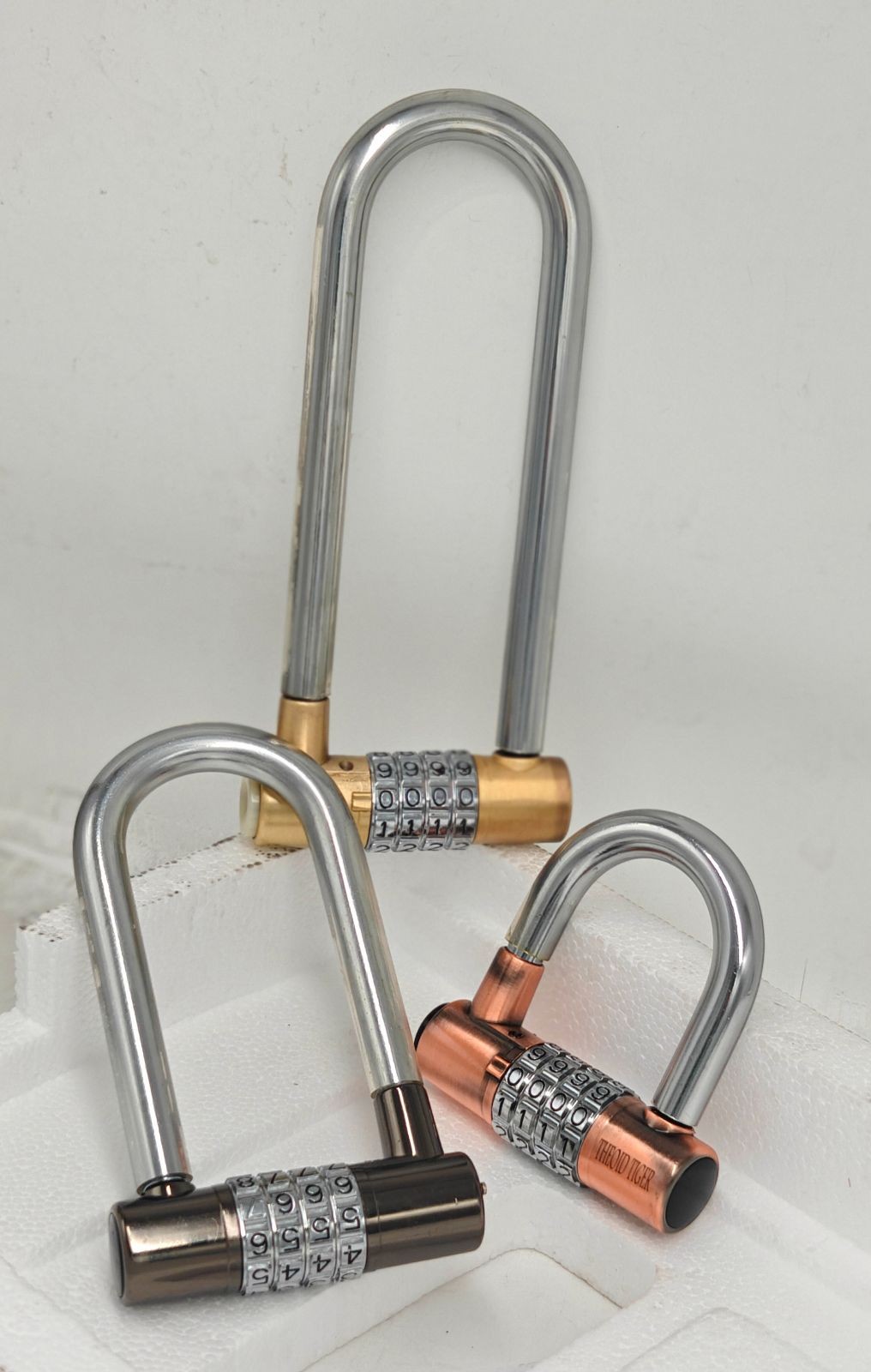 COTV全球直播-浦江广域锁业有限公司十八年来专业生产:各种不锈钢锁、伸缩锁、各种智能挂锁等安全锁具产品; 公司拥有自己研发团队,时常有新品上市,价格合理,欢迎大家光临! COTV全球直播-浦江广域锁业有限公司十八年来专业生产:各种不锈钢锁、伸缩锁、各种智能挂锁等安全锁具产品; 公司拥有自己研发团队,时常有新品上市,价格合理,欢迎大家光临!