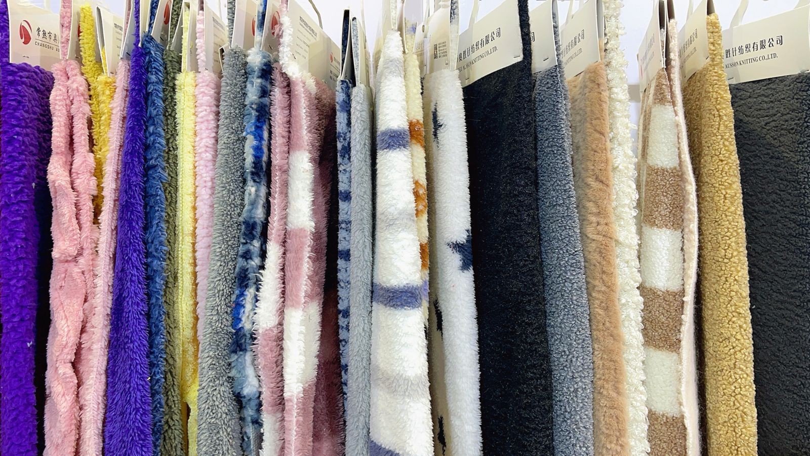 COTV全球直播-常熟市奥胜针纺有限公司专业生产:功能性珊瑚绒、法兰绒、牛奶绒、PV绒、仿兔毛、超柔绒、摇粒绒、颗粒绒、泰迪绒、舒棉绒等时尚女装毛绒面料产品,欢迎大家光临! COTV全球直播-常熟市奥胜针纺有限公司专业生产:功能性珊瑚绒、法兰绒、牛奶绒、PV绒、仿兔毛、超柔绒、摇粒绒、颗粒绒、泰迪绒、舒棉绒等时尚女装毛绒面料产品,欢迎大家光临!