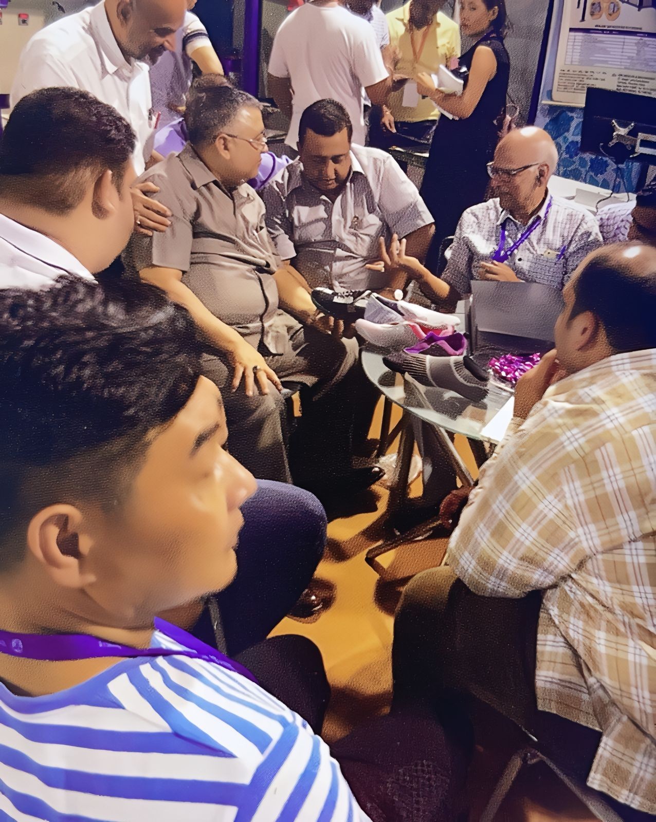 COTV全球直播-温州诚本机械有限公司、温州瑞乐轻工机械有限公司专业生产：自动上胶后帮机、新型围条压合机、自动后踵结帮机、多功能自动成型机、智能压合机、橡胶/塑料开放式炼胶机等设备，欢迎大家光临！