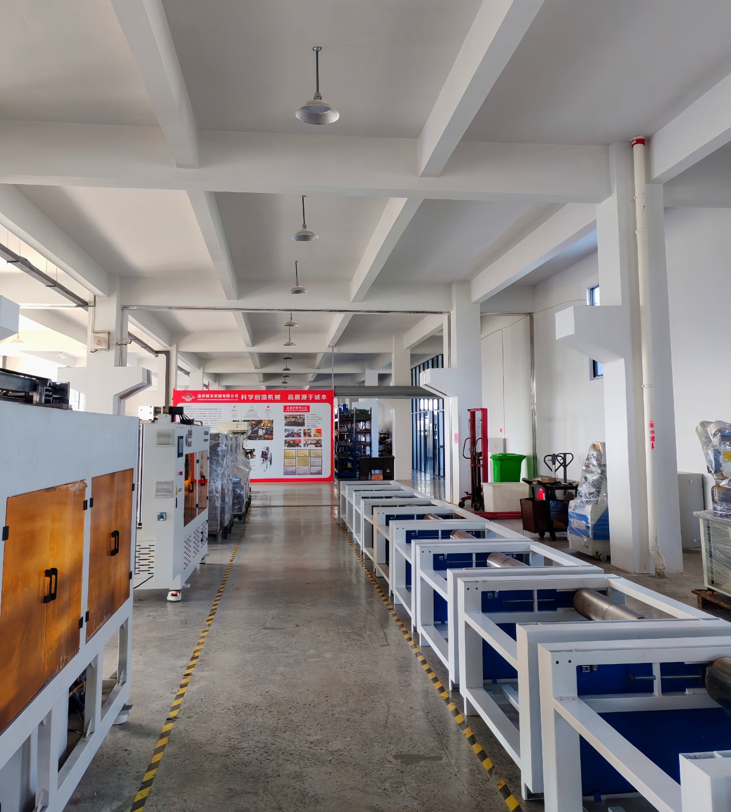 COTV全球直播-温州诚本机械有限公司、温州瑞乐轻工机械有限公司专业生产：自动上胶后帮机、新型围条压合机、自动后踵结帮机、多功能自动成型机、智能压合机、橡胶/塑料开放式炼胶机等设备，欢迎大家光临！