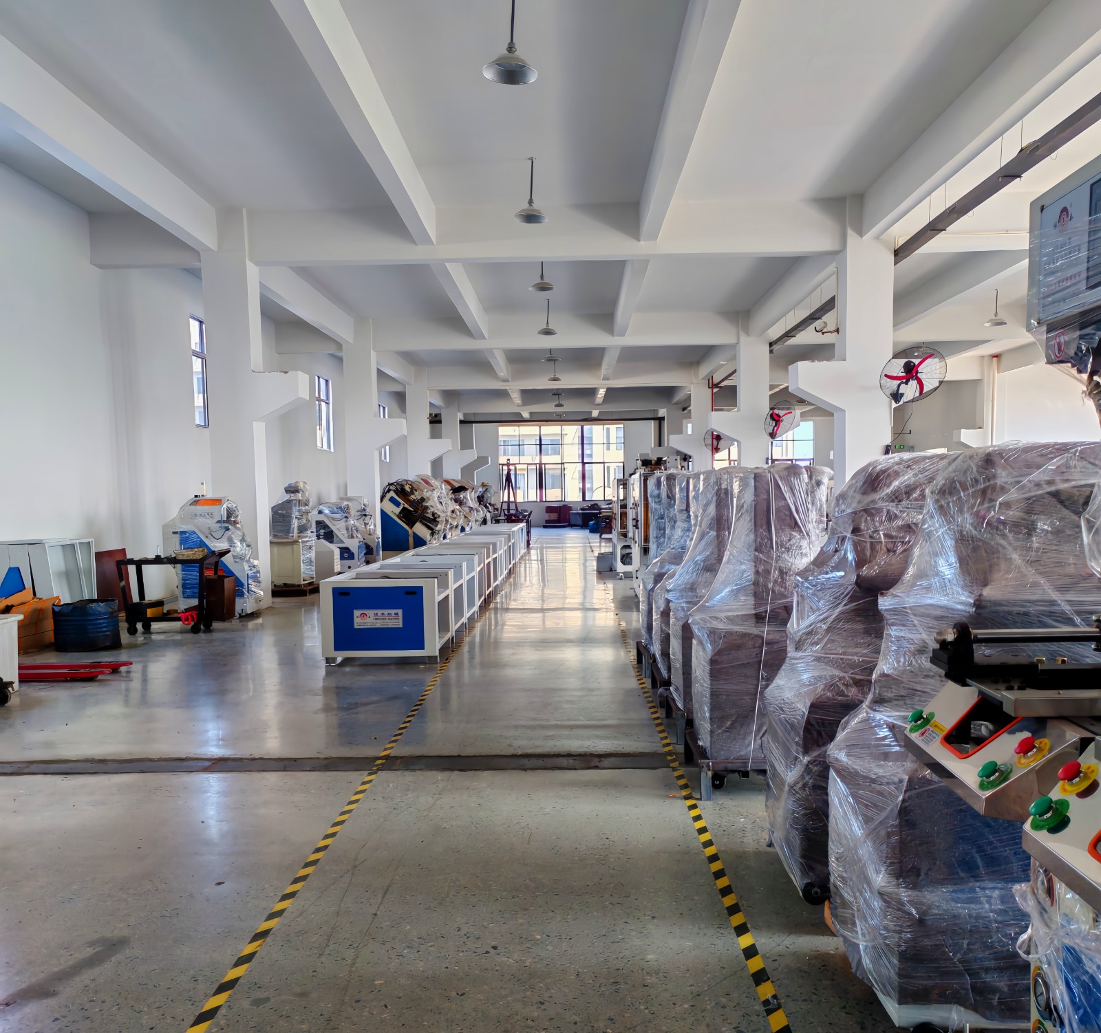 COTV全球直播-温州诚本机械有限公司、温州瑞乐轻工机械有限公司专业生产：自动上胶后帮机、新型围条压合机、自动后踵结帮机、多功能自动成型机、智能压合机、橡胶/塑料开放式炼胶机等设备，欢迎大家光临！