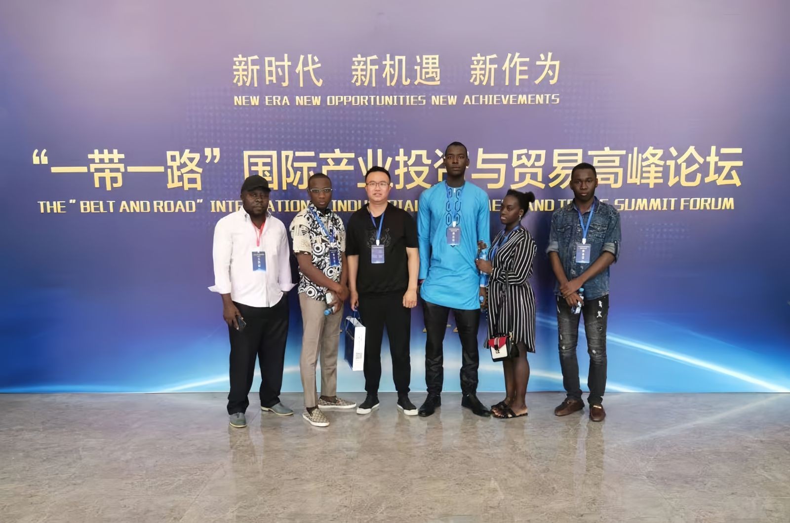 COTV全球直播-温州诚本机械有限公司、温州瑞乐轻工机械有限公司专业生产：自动上胶后帮机、新型围条压合机、自动后踵结帮机、多功能自动成型机、智能压合机、橡胶/塑料开放式炼胶机等设备，欢迎大家光临！