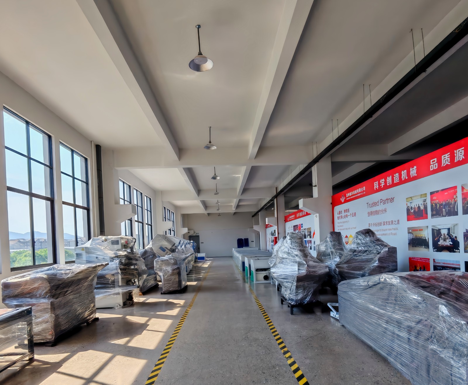 COTV全球直播-温州诚本机械有限公司、温州瑞乐轻工机械有限公司专业生产：自动上胶后帮机、新型围条压合机、自动后踵结帮机、多功能自动成型机、智能压合机、橡胶/塑料开放式炼胶机等设备，欢迎大家光临！