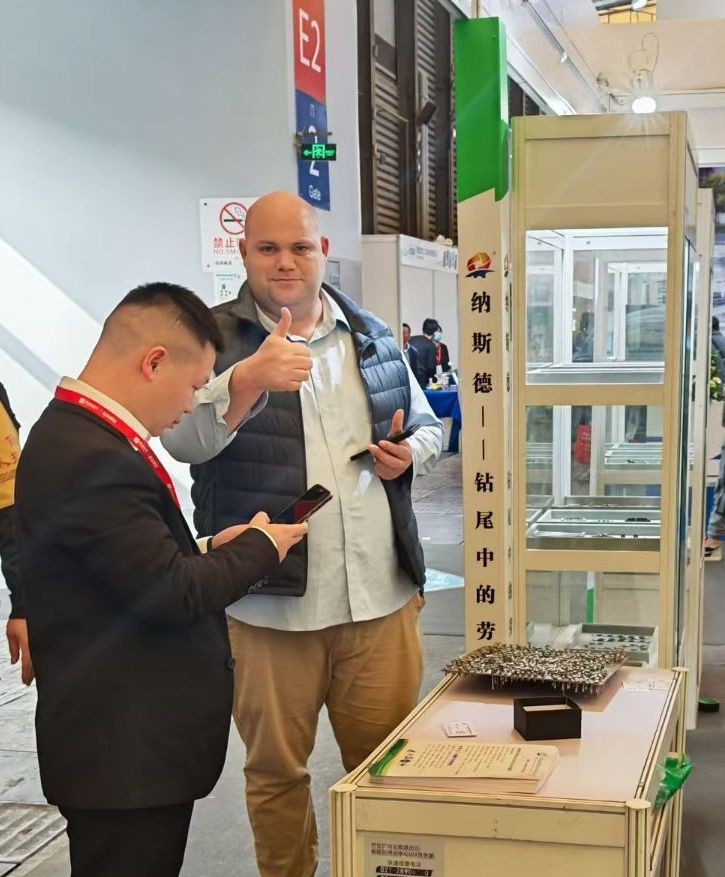 COTV全球直播-江苏固德建筑机械有限公司专业生产高防腐不锈钢钻尾螺丝，广泛应用于钢结构工程、门窗、厨具，电厂、太阳能产业、铸造、厂房，机场、船坞、铁路、体育馆等不锈钢切面的安装，欢迎大家光临！