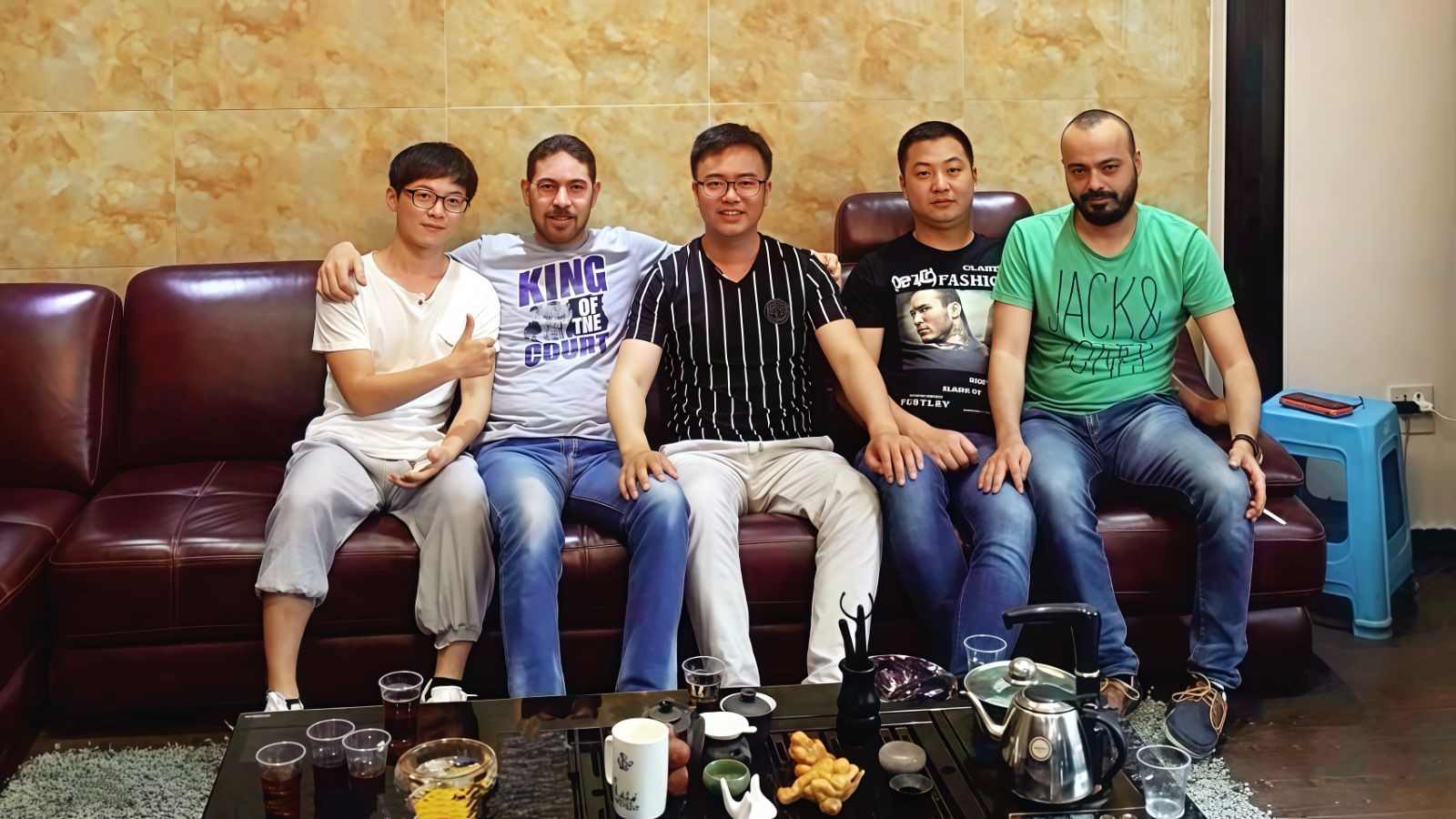 COTV全球直播-温州诚本机械有限公司、温州瑞乐轻工机械有限公司专业生产：自动上胶后帮机、新型围条压合机、自动后踵结帮机、多功能自动成型机、智能压合机、橡胶/塑料开放式炼胶机等设备，欢迎大家光临！