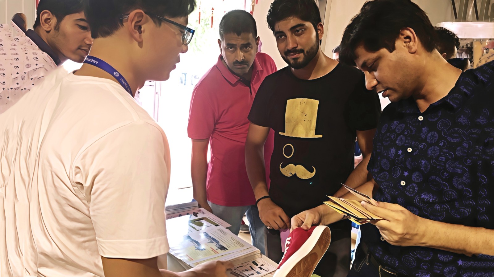 COTV全球直播-温州诚本机械有限公司、温州瑞乐轻工机械有限公司专业生产：自动上胶后帮机、新型围条压合机、自动后踵结帮机、多功能自动成型机、智能压合机、橡胶/塑料开放式炼胶机等设备，欢迎大家光临！