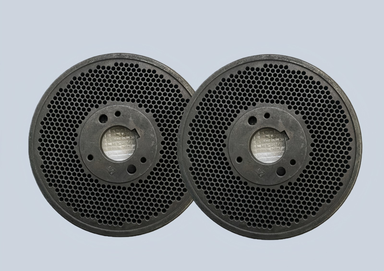 COTV全球直播-嵊州市金塔通用机械有限公司生产50公斤、100公斤、250公斤、350公斤、600公斤、1000公斤、2500公斤的饲料机械，及搅拌机、冷却机、铡草机、粉碎机、上料机，欢迎大家光临！