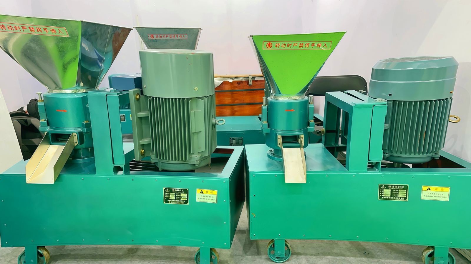 COTV全球直播-嵊州市金塔通用机械有限公司生产50公斤、100公斤、250公斤、350公斤、600公斤、1000公斤、2500公斤的饲料机械，及搅拌机、冷却机、铡草机、粉碎机、上料机，欢迎大家光临！