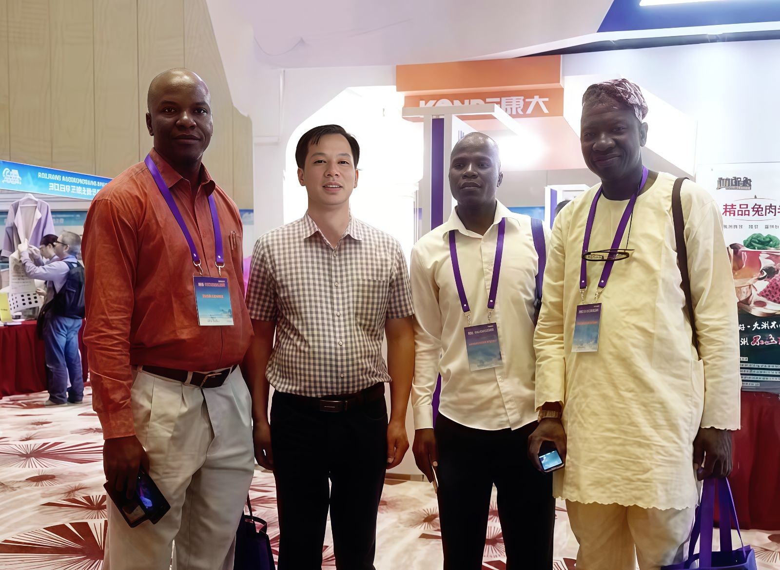 COTV全球直播-嵊州市金塔通用机械有限公司生产50公斤、100公斤、250公斤、350公斤、600公斤、1000公斤、2500公斤的饲料机械，及搅拌机、冷却机、铡草机、粉碎机、上料机，欢迎大家光临！