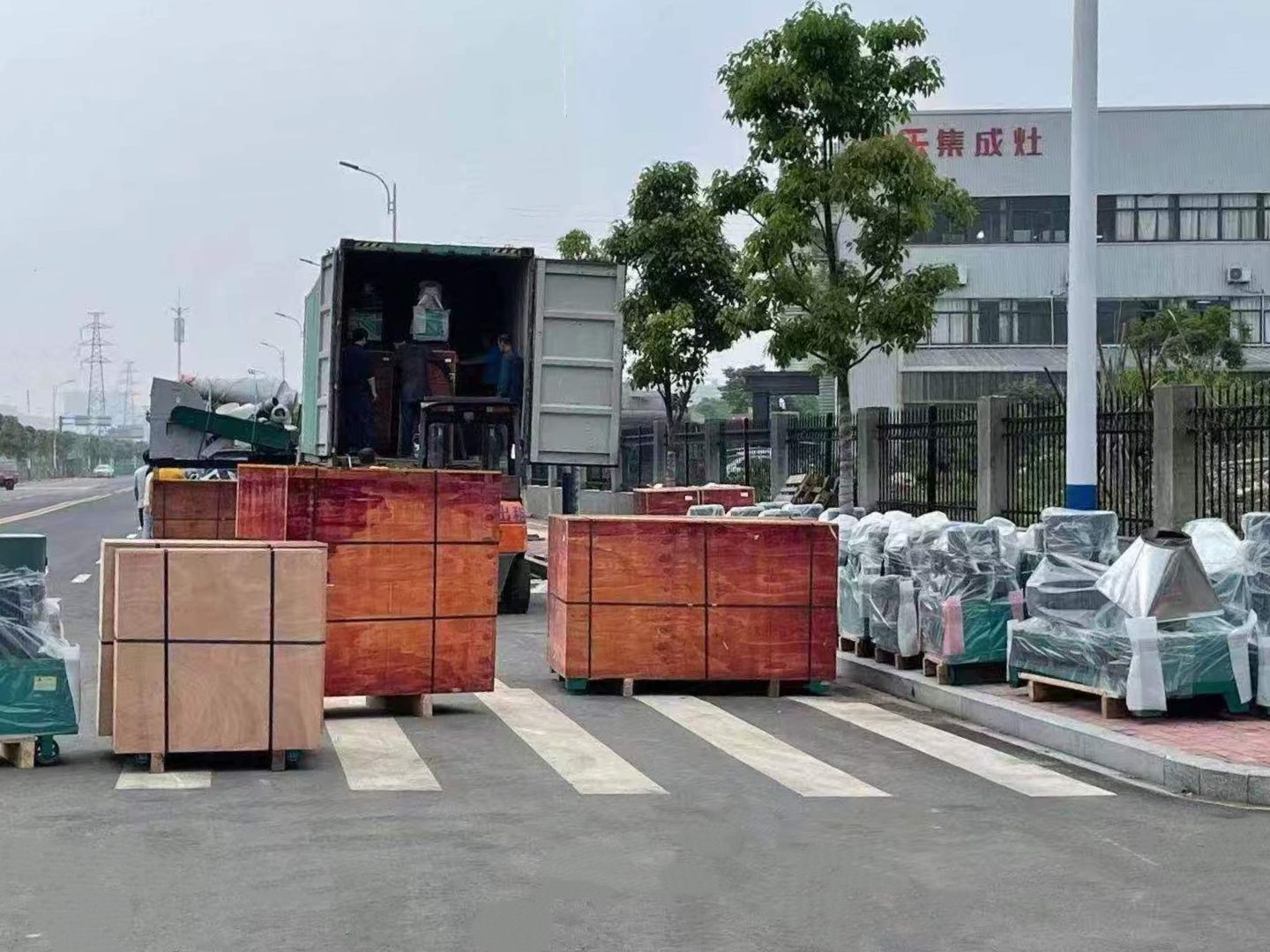 COTV全球直播-嵊州市金塔通用机械有限公司生产50公斤、100公斤、250公斤、350公斤、600公斤、1000公斤、2500公斤的饲料机械，及搅拌机、冷却机、铡草机、粉碎机、上料机，欢迎大家光临！