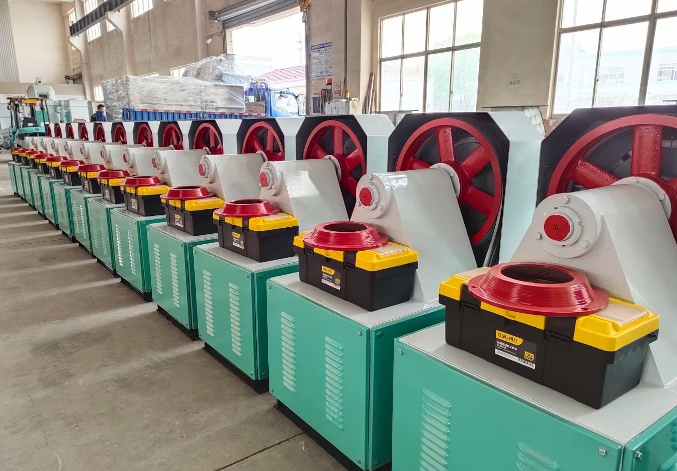 COTV全球直播-嵊州市金塔通用机械有限公司生产50公斤、100公斤、250公斤、350公斤、600公斤、1000公斤、2500公斤的饲料机械，及搅拌机、冷却机、铡草机、粉碎机、上料机，欢迎大家光临！