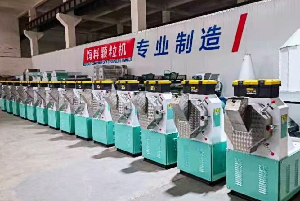 COTV全球直播-嵊州市金塔通用机械有限公司生产50公斤、100公斤、250公斤、350公斤、600公斤、1000公斤、2500公斤的饲料机械，及搅拌机、冷却机、铡草机、粉碎机、上料机，欢迎大家光临！