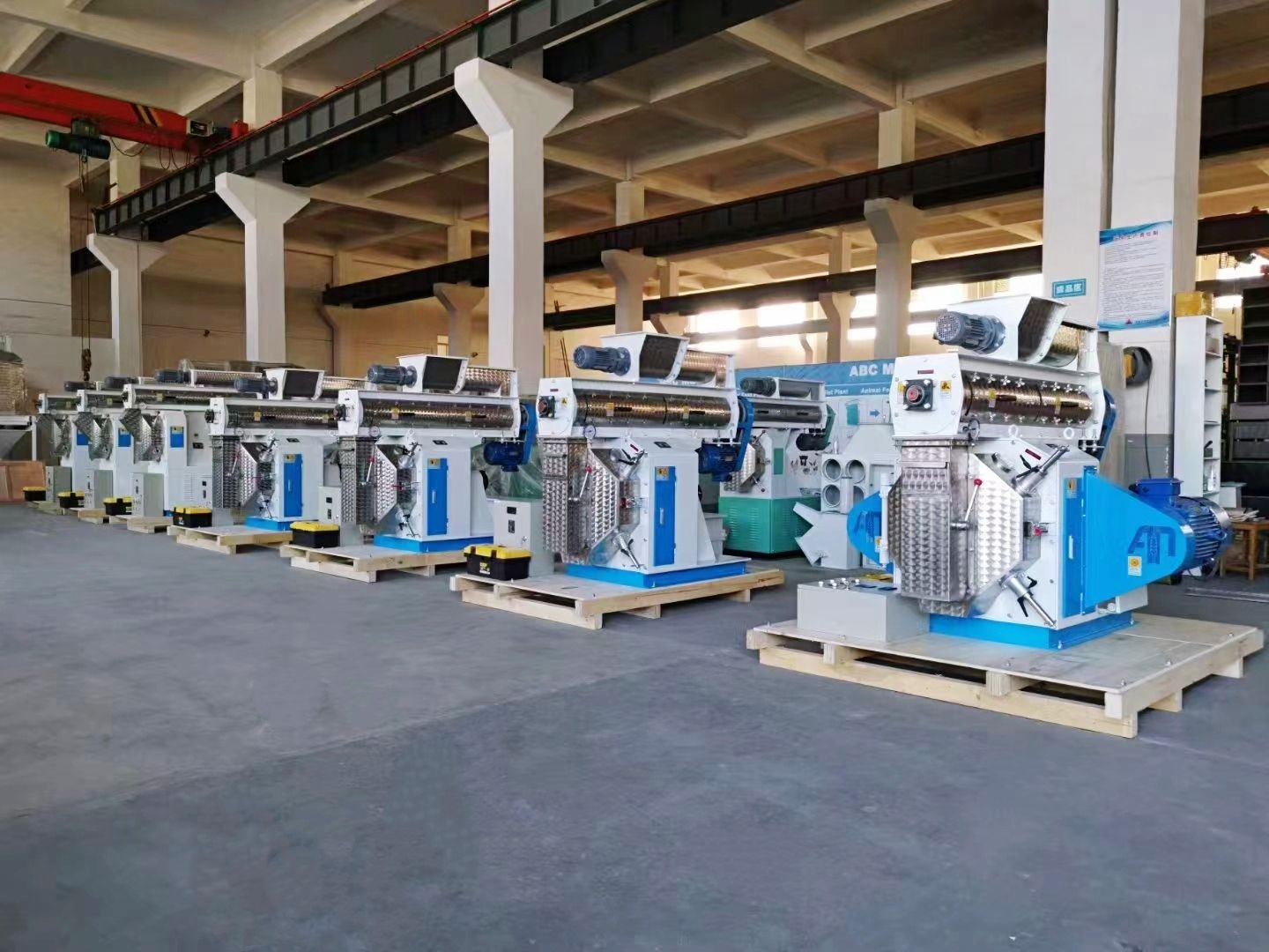 COTV全球直播-嵊州市金塔通用机械有限公司生产50公斤、100公斤、250公斤、350公斤、600公斤、1000公斤、2500公斤的饲料机械，及搅拌机、冷却机、铡草机、粉碎机、上料机，欢迎大家光临！