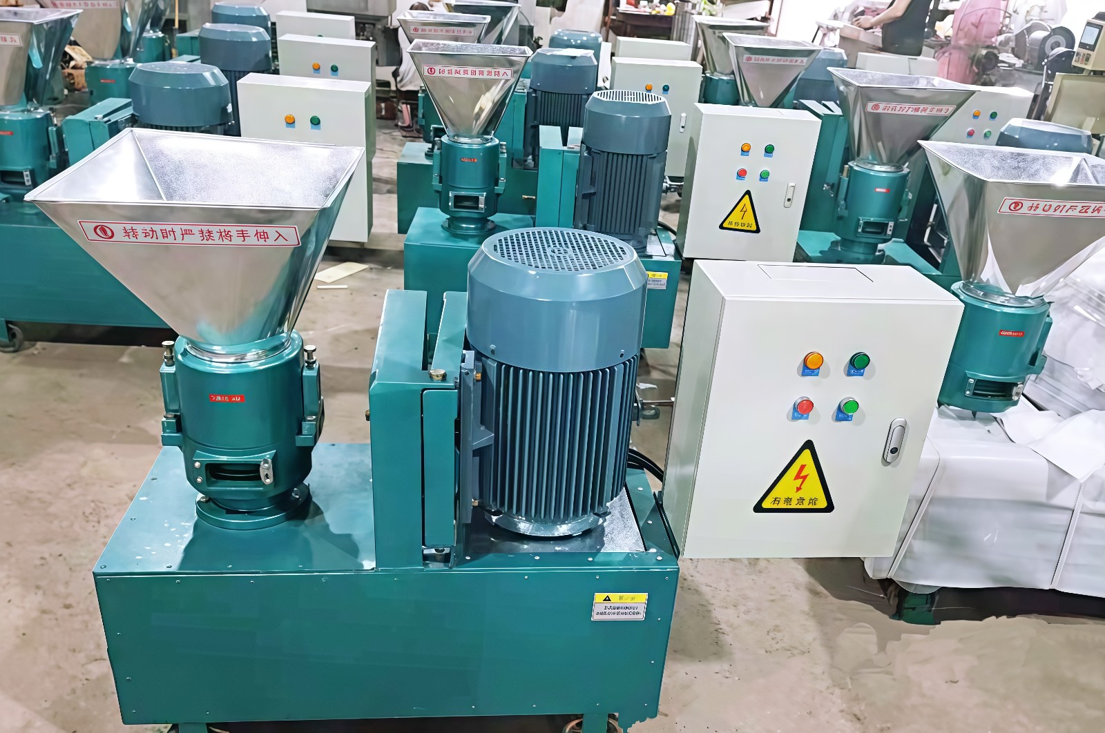 COTV全球直播-嵊州市金塔通用机械有限公司生产50公斤、100公斤、250公斤、350公斤、600公斤、1000公斤、2500公斤的饲料机械，及搅拌机、冷却机、铡草机、粉碎机、上料机，欢迎大家光临！