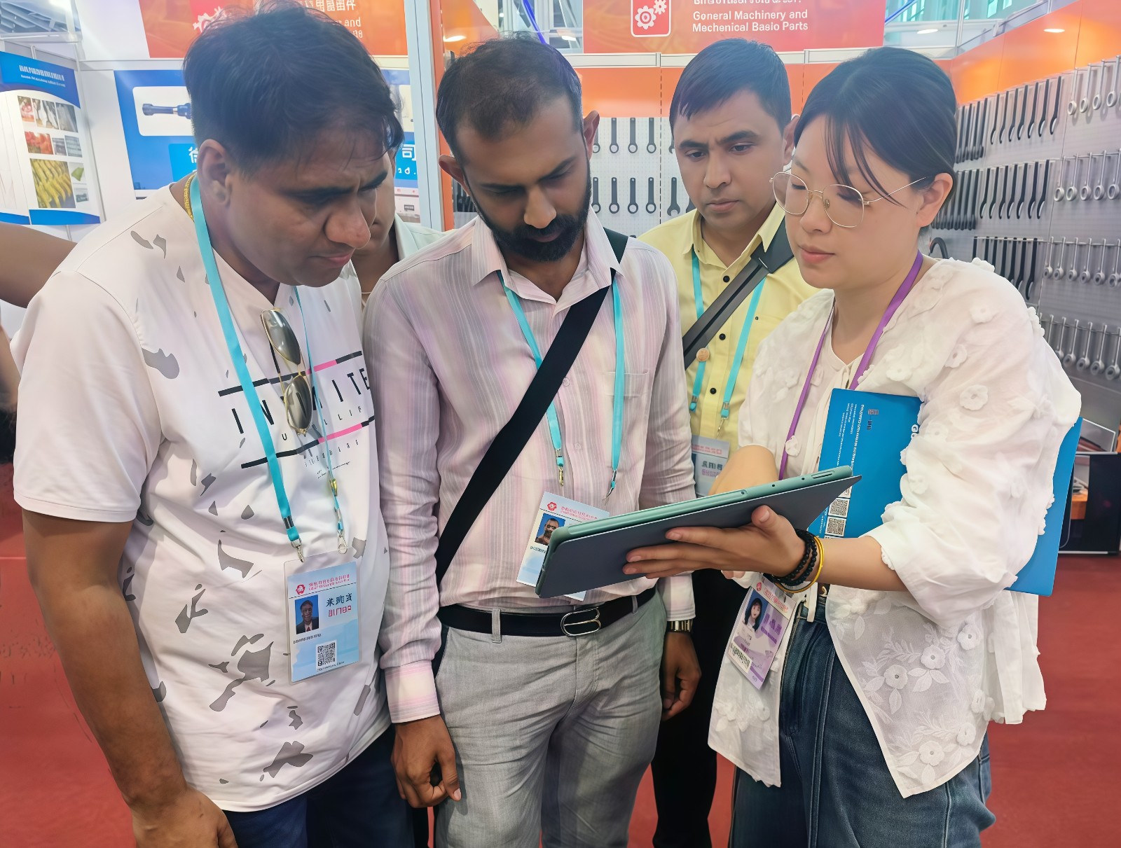 COTV全球直播-嵊州市金塔通用机械有限公司生产50公斤、100公斤、250公斤、350公斤、600公斤、1000公斤、2500公斤的饲料机械，及搅拌机、冷却机、铡草机、粉碎机、上料机，欢迎大家光临！