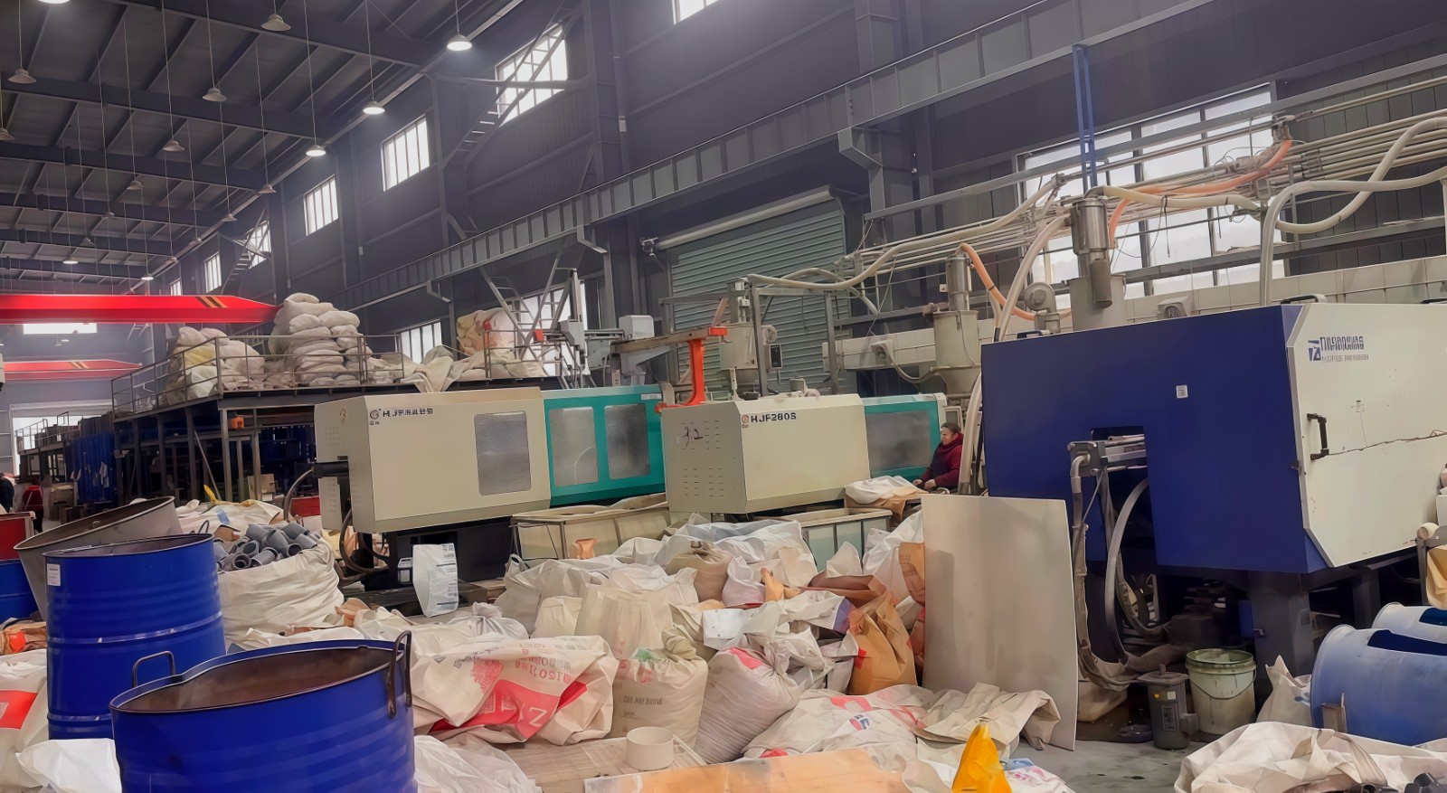 COTV全球直播热情地向新老客户介绍-江山市彩雁塑胶科技有限公司专业生产PVC硬质颗粒、PVC软质颗粒、PVC透明颗粒、球阀PVC钙锌稳定剂等塑料颗粒及塑料半成品产品，欢迎大家光临！