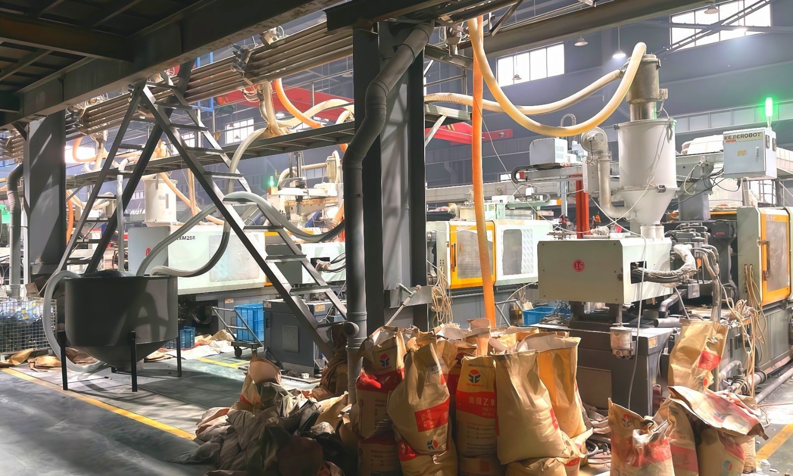 COTV全球直播热情地向新老客户介绍-江山市彩雁塑胶科技有限公司专业生产PVC硬质颗粒、PVC软质颗粒、PVC透明颗粒、球阀PVC钙锌稳定剂等塑料颗粒及塑料半成品产品，欢迎大家光临！