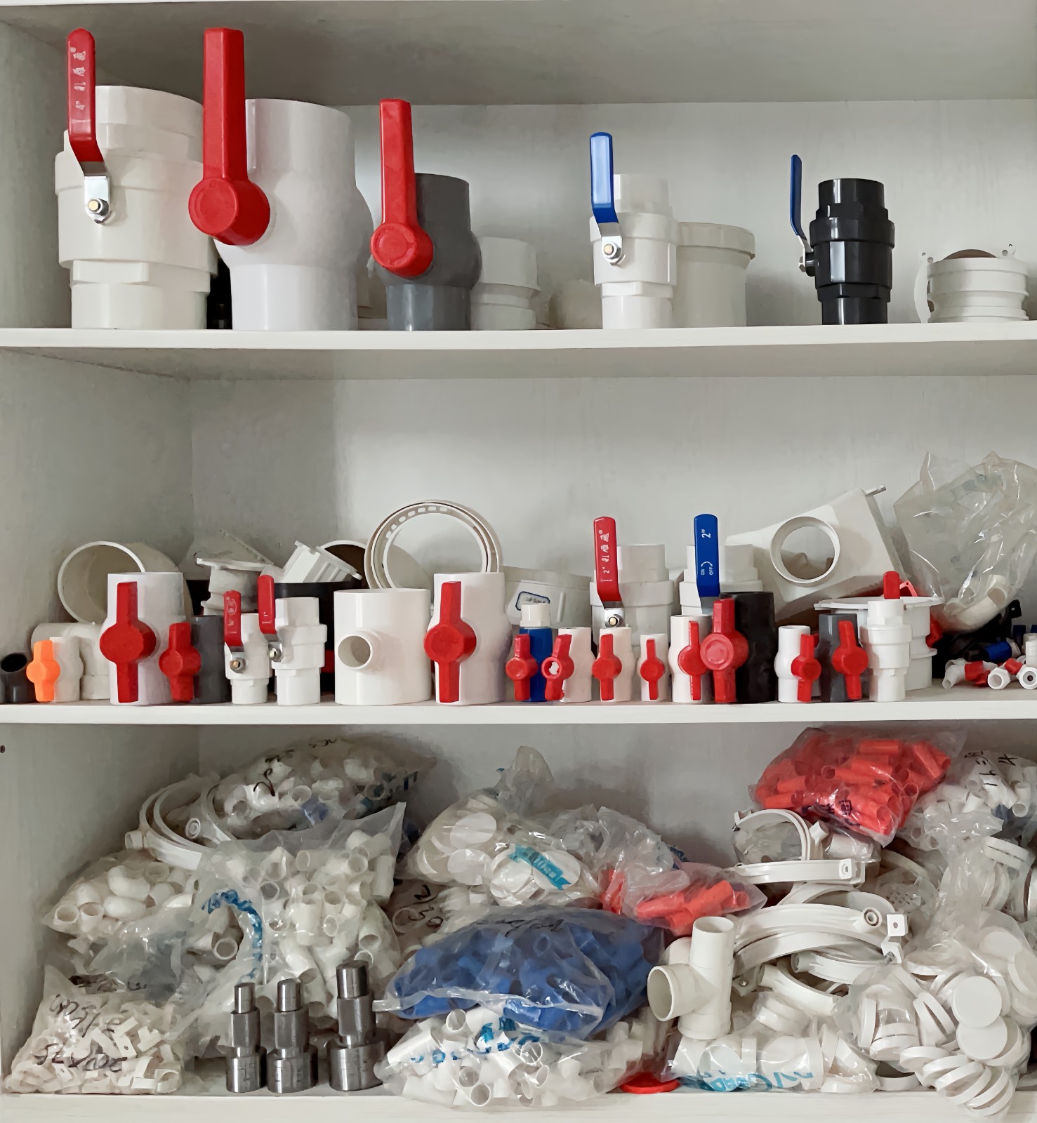 COTV全球直播热情地向新老客户介绍-江山市彩雁塑胶科技有限公司专业生产PVC硬质颗粒、PVC软质颗粒、PVC透明颗粒、球阀PVC钙锌稳定剂等塑料颗粒及塑料半成品产品，欢迎大家光临！