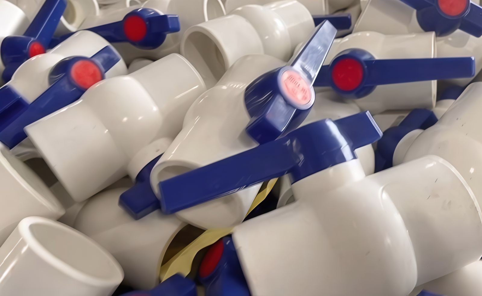 COTV全球直播热情地向新老客户介绍-江山市彩雁塑胶科技有限公司专业生产PVC硬质颗粒、PVC软质颗粒、PVC透明颗粒、球阀PVC钙锌稳定剂等塑料颗粒及塑料半成品产品，欢迎大家光临！