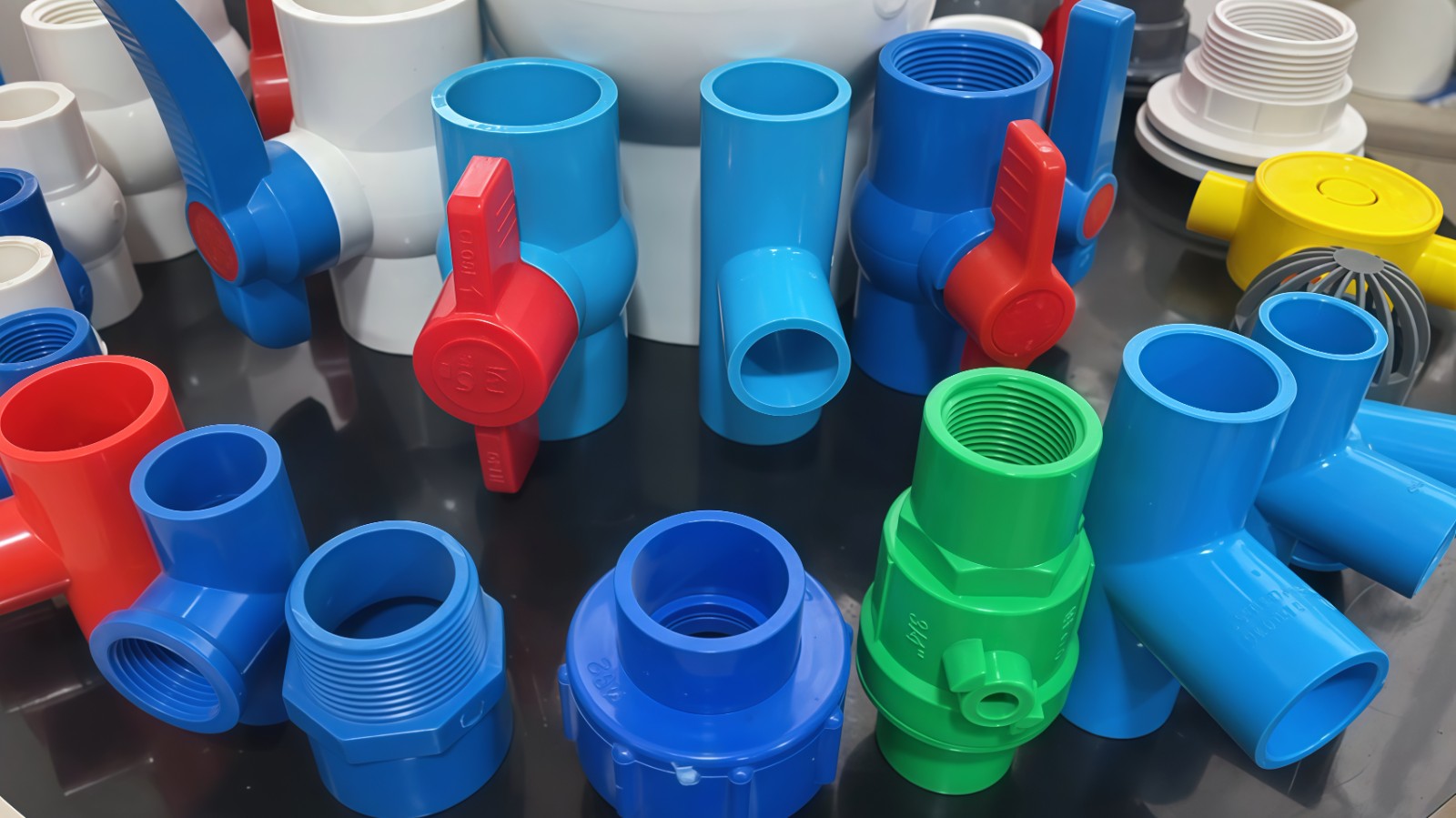 COTV全球直播热情地向新老客户介绍-江山市彩雁塑胶科技有限公司专业生产PVC硬质颗粒、PVC软质颗粒、PVC透明颗粒、球阀PVC钙锌稳定剂等塑料颗粒及塑料半成品产品，欢迎大家光临！