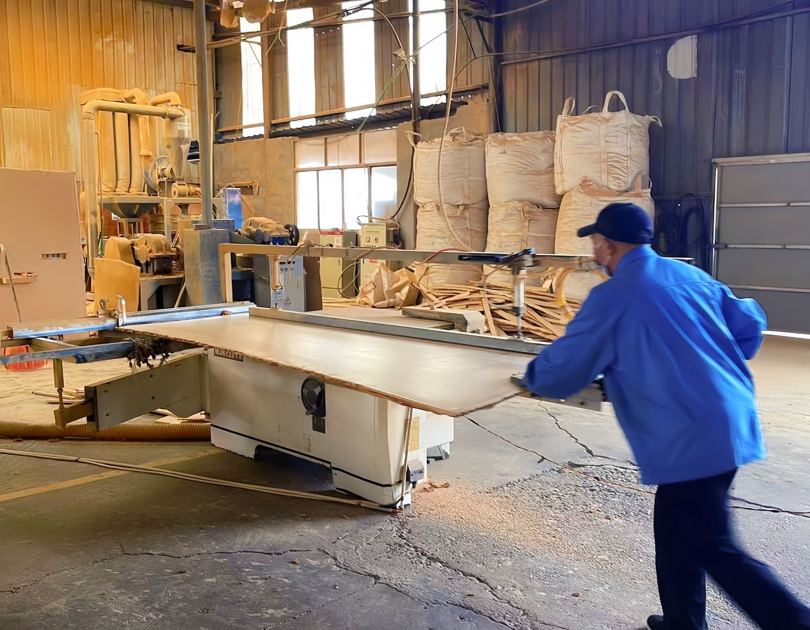 COTV全球直播-江山立体新材料厂专业生产：各种规格台纤板、羽毛球头及羽毛球头配套材料等产品，欢迎大家光临！