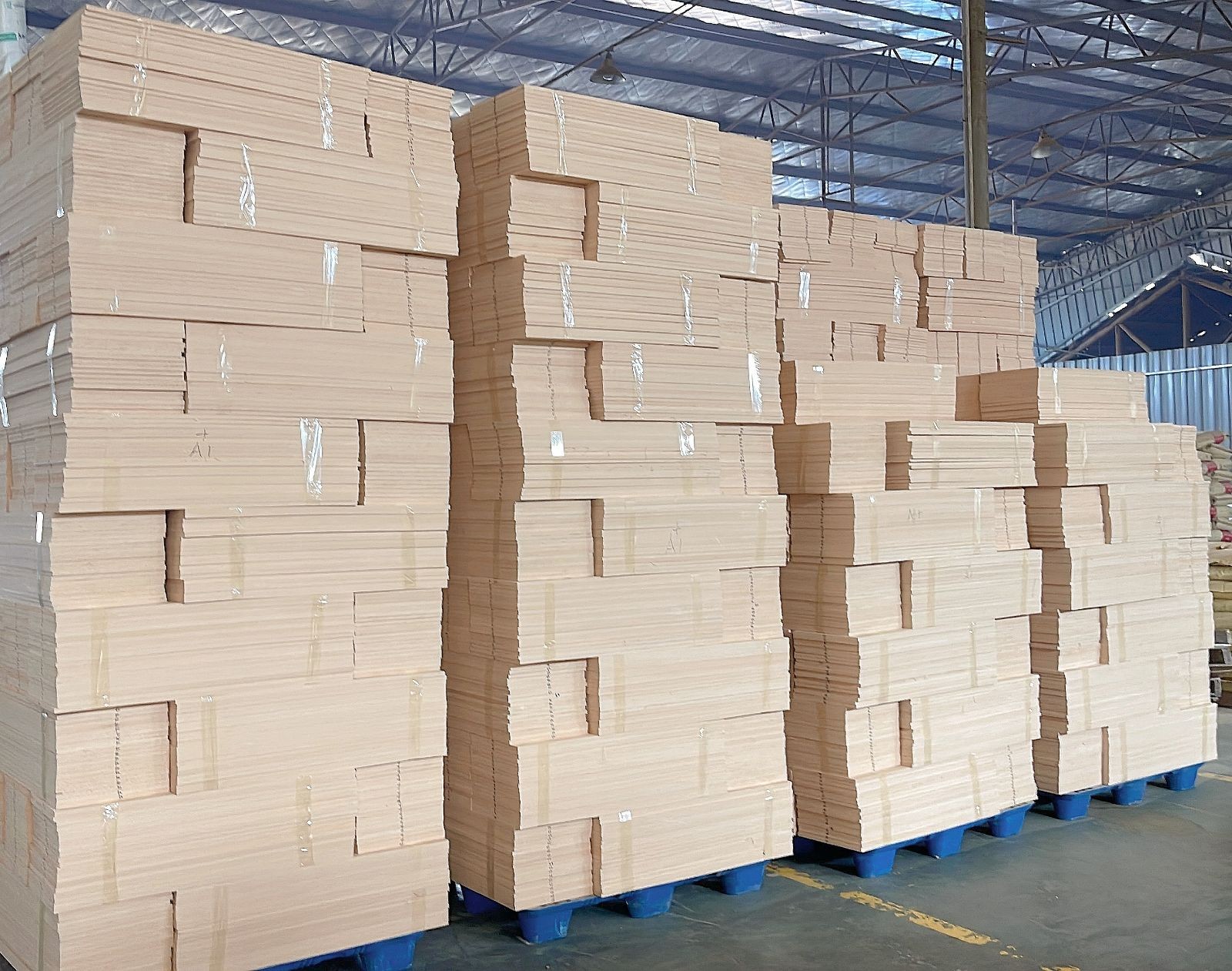 COTV全球直播-江山立体新材料厂专业生产：各种规格台纤板、羽毛球头及羽毛球头配套材料等产品，欢迎大家光临！