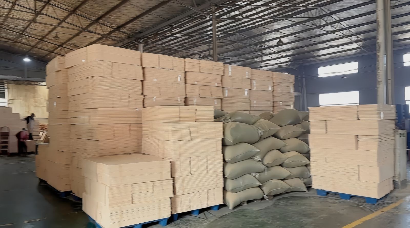 COTV全球直播-江山市中超软木制品厂专业生产台纤软木复合羽毛球头及各种羽毛球头配套材料，本厂具备研发和完善的产业链，产品应用于塑料、尼龙、天然羽绒球、人造羽毛球等，欢迎大家光临！