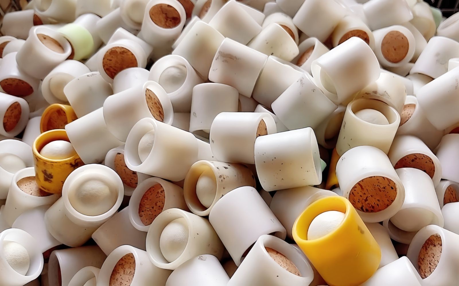 COTV全球直播-江山市中超软木制品厂专业生产台纤软木复合羽毛球头及各种羽毛球头配套材料，本厂具备研发和完善的产业链，产品应用于塑料、尼龙、天然羽绒球、人造羽毛球等，欢迎大家光临！