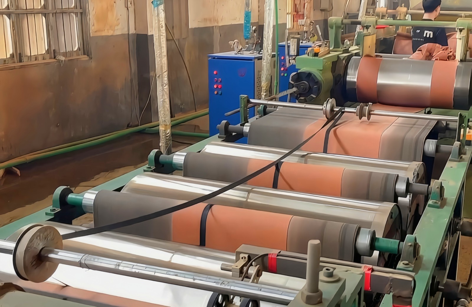 COTV全球直播-江山市中超软木制品厂专业生产台纤软木复合羽毛球头及各种羽毛球头配套材料，本厂具备研发和完善的产业链，产品应用于塑料、尼龙、天然羽绒球、人造羽毛球等，欢迎大家光临！