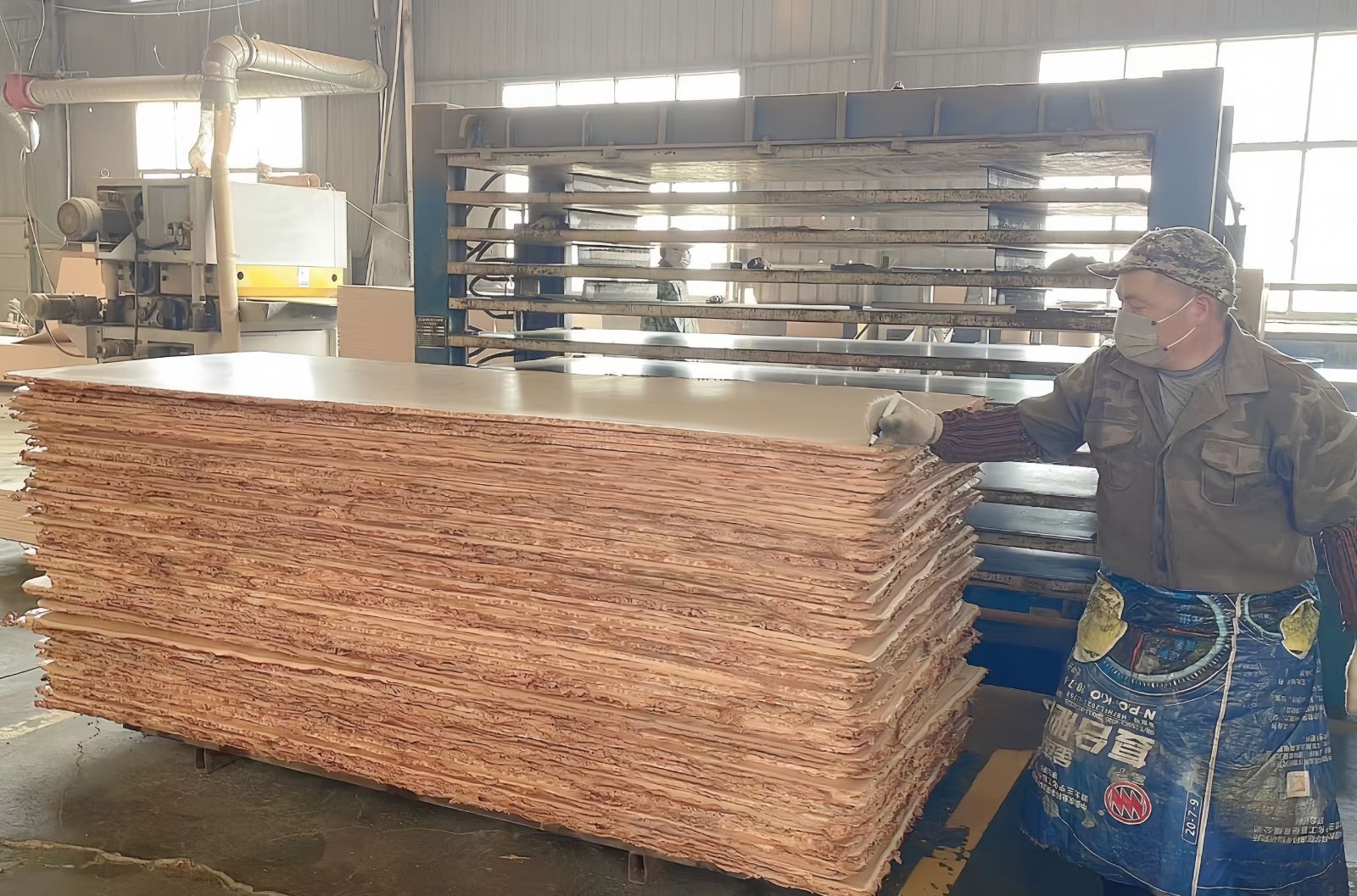 COTV全球直播-江山市中超软木制品厂专业生产台纤软木复合羽毛球头及各种羽毛球头配套材料，本厂具备研发和完善的产业链，产品应用于塑料、尼龙、天然羽绒球、人造羽毛球等，欢迎大家光临！