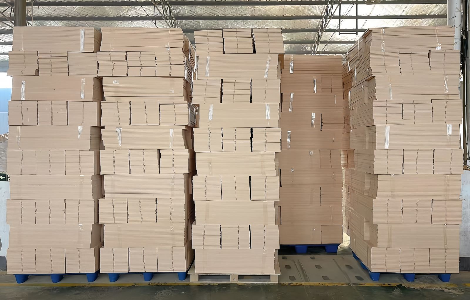 COTV全球直播-江山市中超软木制品厂专业生产台纤软木复合羽毛球头及各种羽毛球头配套材料，本厂具备研发和完善的产业链，产品应用于塑料、尼龙、天然羽绒球、人造羽毛球等，欢迎大家光临！