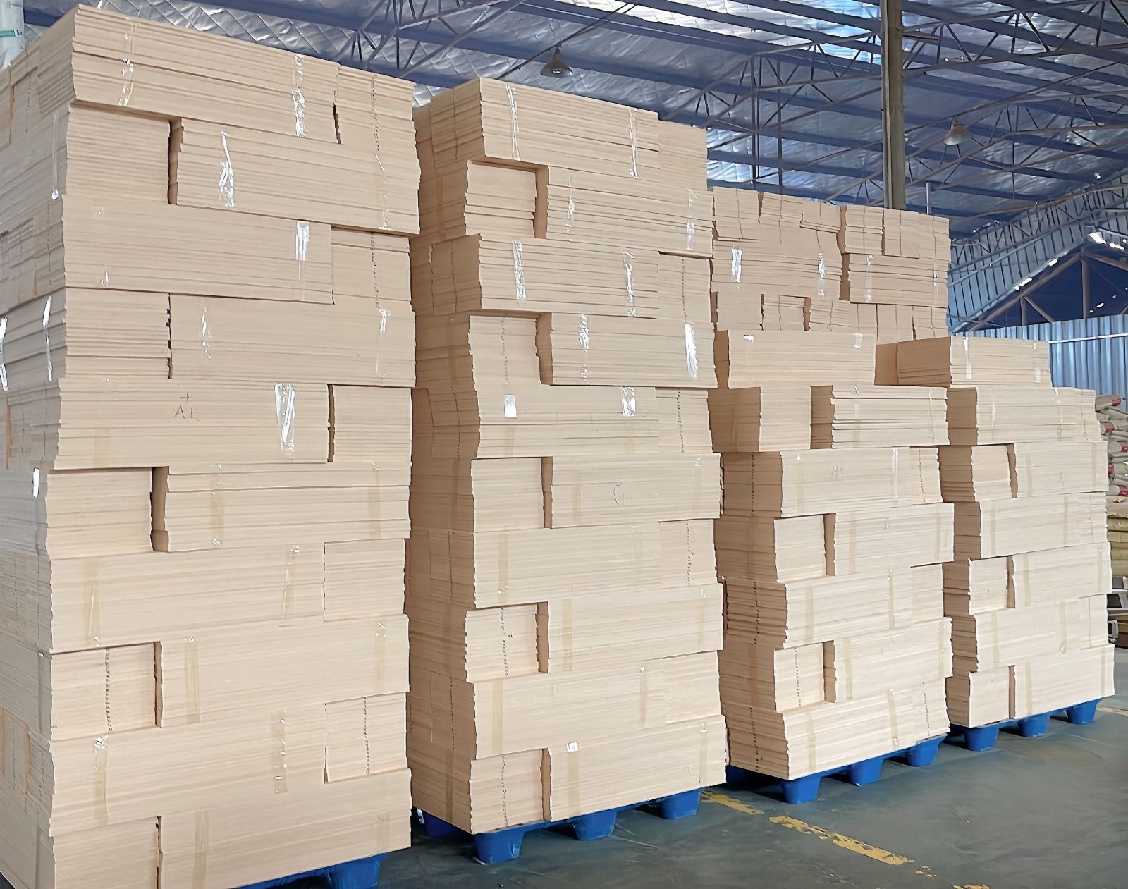 COTV全球直播-江山市中超软木制品厂专业生产台纤软木复合羽毛球头及各种羽毛球头配套材料，本厂具备研发和完善的产业链，产品应用于塑料、尼龙、天然羽绒球、人造羽毛球等，欢迎大家光临！