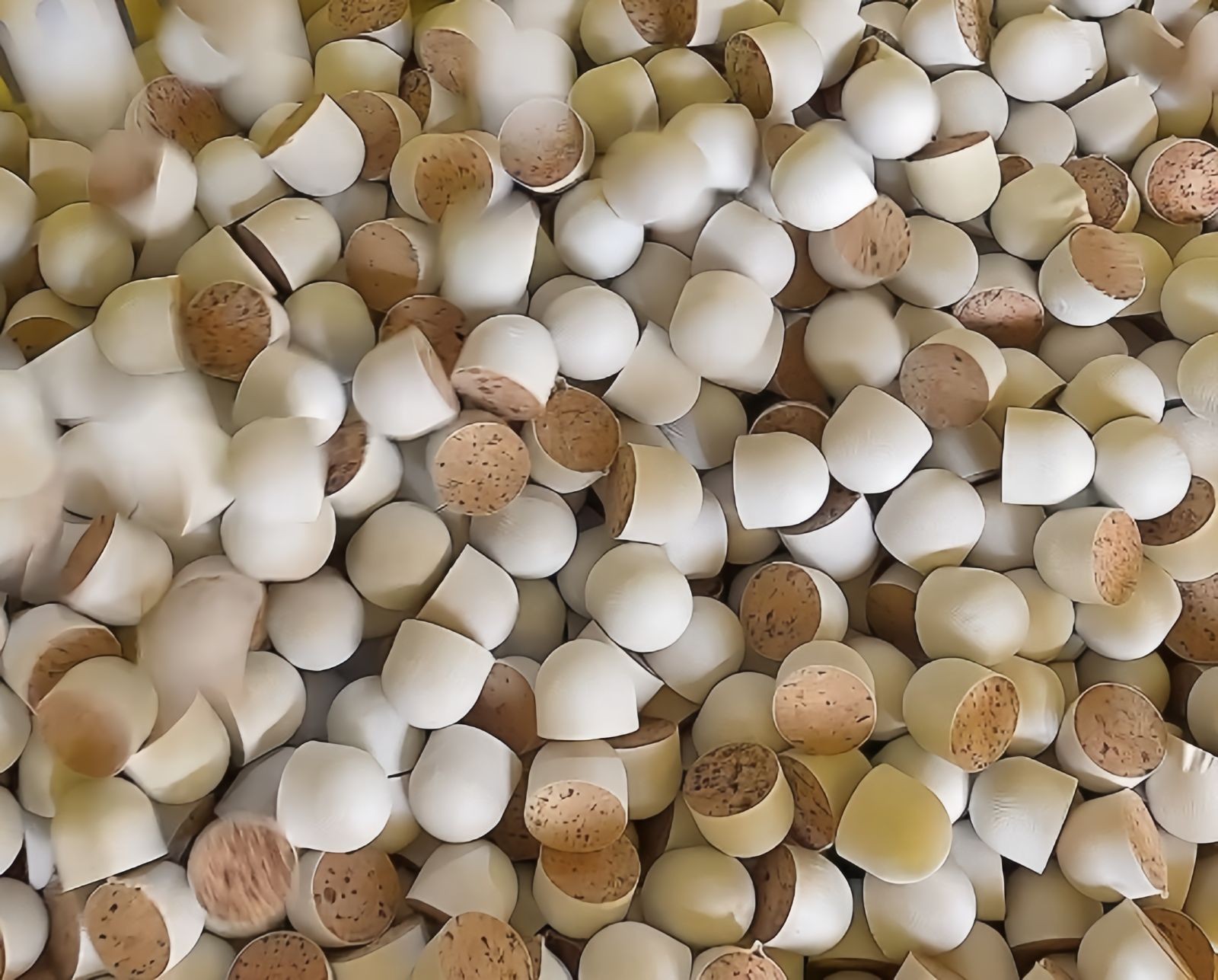 COTV全球直播-江山市中超软木制品厂专业生产台纤软木复合羽毛球头及各种羽毛球头配套材料，本厂具备研发和完善的产业链，产品应用于塑料、尼龙、天然羽绒球、人造羽毛球等，欢迎大家光临！