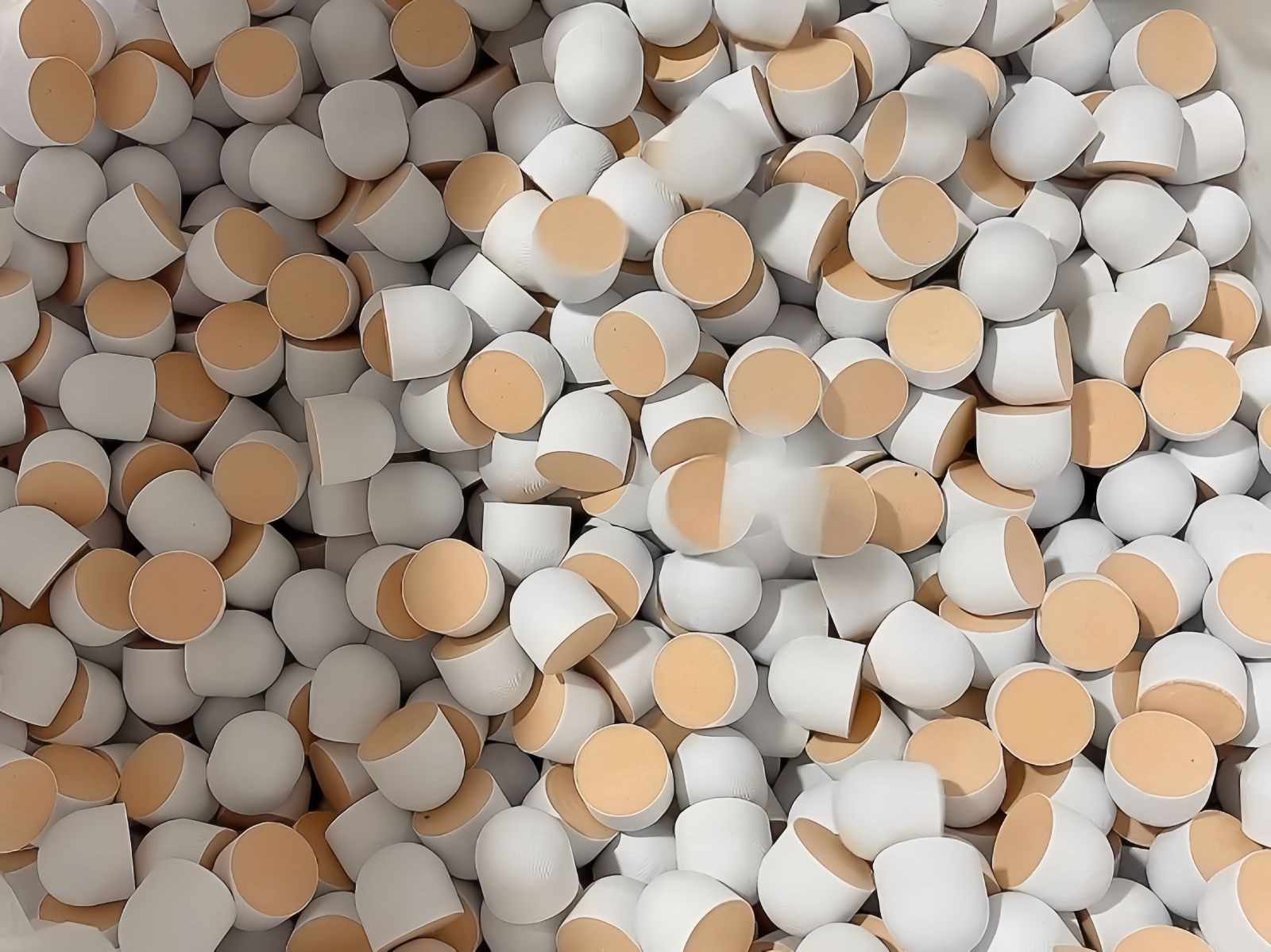 COTV全球直播-江山市中超软木制品厂专业生产台纤软木复合羽毛球头及各种羽毛球头配套材料，本厂具备研发和完善的产业链，产品应用于塑料、尼龙、天然羽绒球、人造羽毛球等，欢迎大家光临！