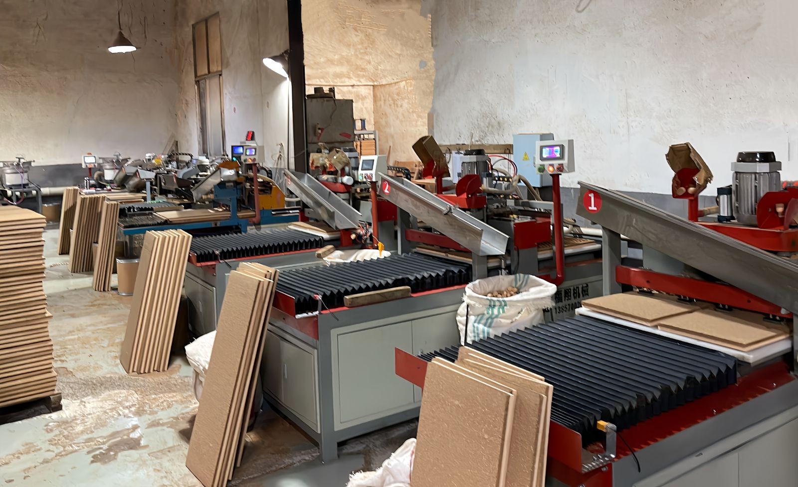 COTV全球直播-江山市中超软木制品厂专业生产台纤软木复合羽毛球头及各种羽毛球头配套材料，本厂具备研发和完善的产业链，产品应用于塑料、尼龙、天然羽绒球、人造羽毛球等，欢迎大家光临！