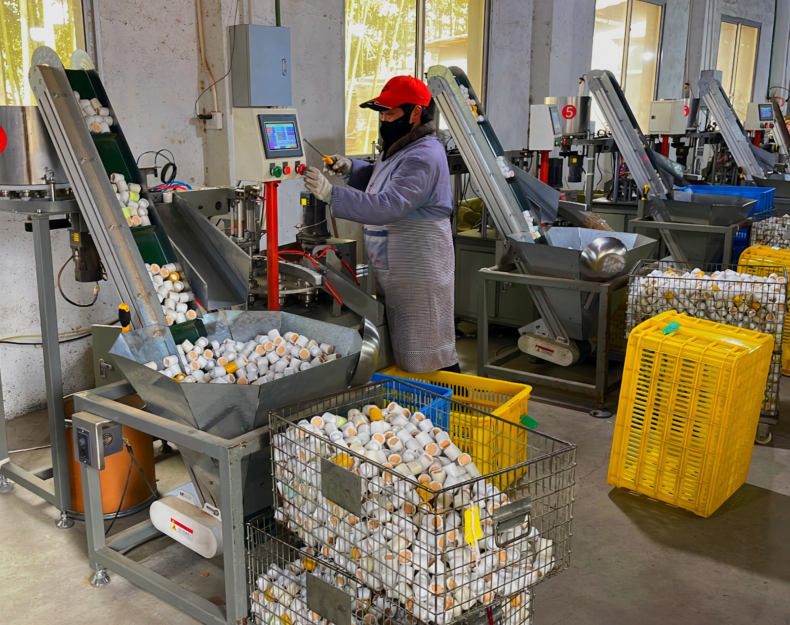 COTV全球直播-江山市中超软木制品厂专业生产台纤软木复合羽毛球头及各种羽毛球头配套材料，本厂具备研发和完善的产业链，产品应用于塑料、尼龙、天然羽绒球、人造羽毛球等，欢迎大家光临！