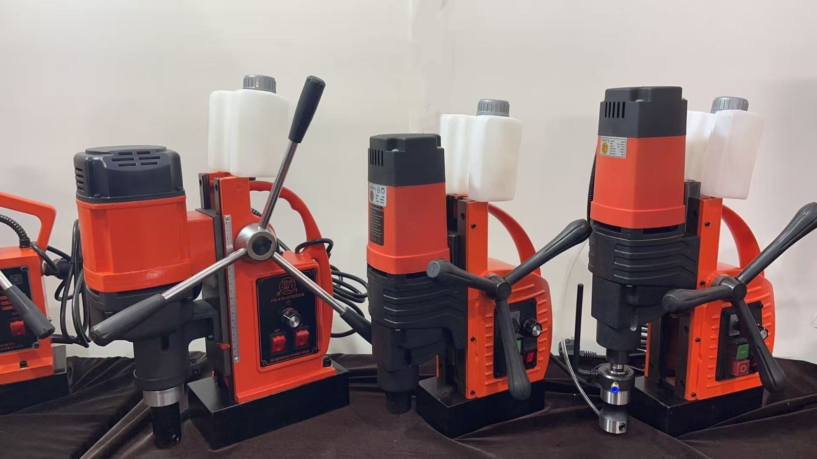 COTV全球直播：扬州捷利得电动工具有限公司专业生产：“神牛”SN系列轻便多功能钻机、J1C系列磁座麻花钻机、管道钻机、调速磁座钻机、J3S系列磁座攻丝机、J1C系列取芯钻机等电动工具，欢迎大家光临！