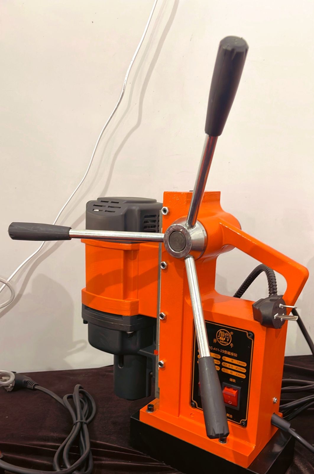 COTV全球直播：扬州捷利得电动工具有限公司专业生产：“神牛”SN系列轻便多功能钻机、J1C系列磁座麻花钻机、管道钻机、调速磁座钻机、J3S系列磁座攻丝机、J1C系列取芯钻机等电动工具，欢迎大家光临！