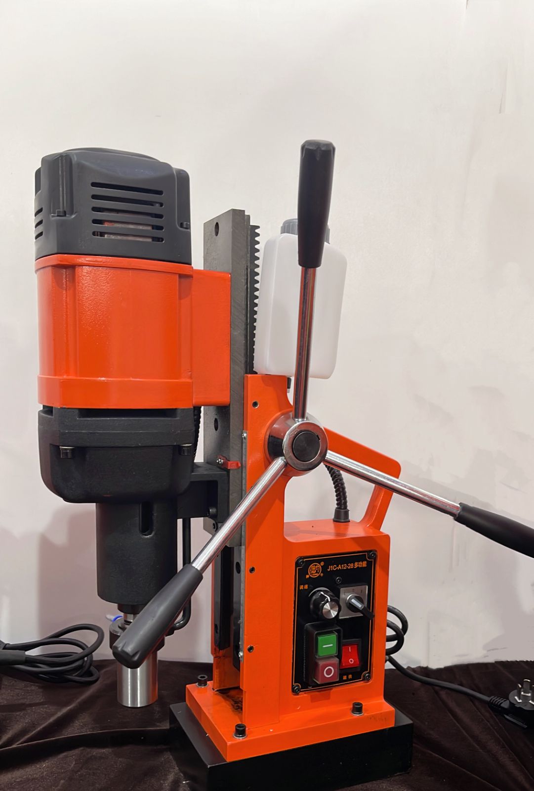 COTV全球直播：扬州捷利得电动工具有限公司专业生产：“神牛”SN系列轻便多功能钻机、J1C系列磁座麻花钻机、管道钻机、调速磁座钻机、J3S系列磁座攻丝机、J1C系列取芯钻机等电动工具，欢迎大家光临！