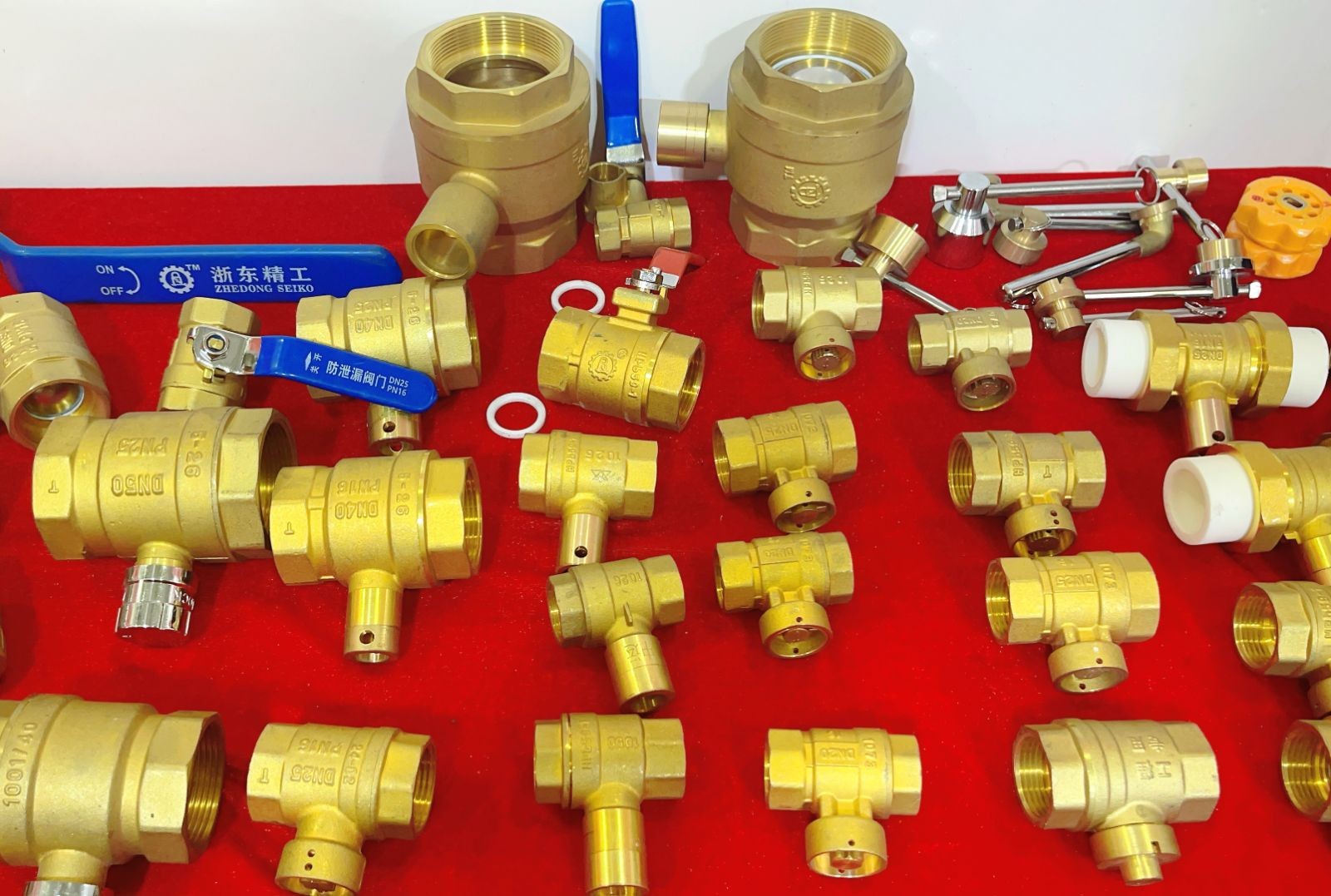 COTV全球直播-台州浙东精工智能科技有限公司专业生产定制锻钢阀门、黄铜多功能锁闭阀、智能阀、锁闭过滤球阀、锁闭测温球阀、锁闭闸阀、平衡阀、加密闸阀、过滤器、截止阀等产品，欢迎大家光临！