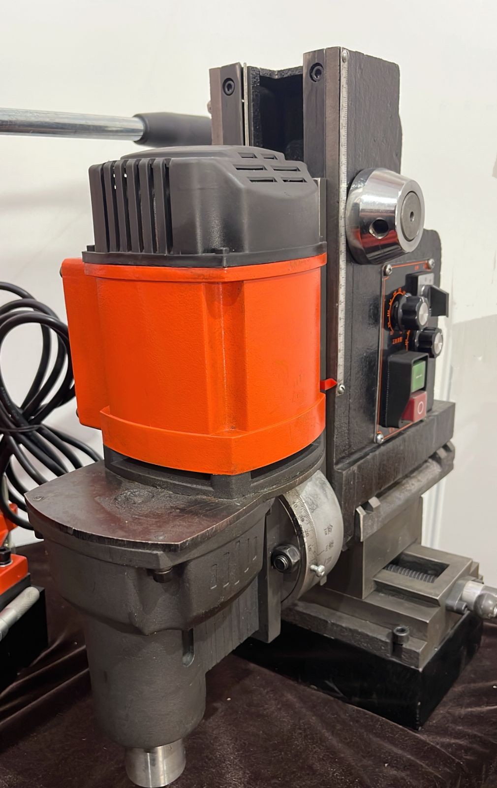 COTV全球直播：扬州捷利得电动工具有限公司专业生产：“神牛”SN系列轻便多功能钻机、J1C系列磁座麻花钻机、管道钻机、调速磁座钻机、J3S系列磁座攻丝机、J1C系列取芯钻机等电动工具，欢迎大家光临！