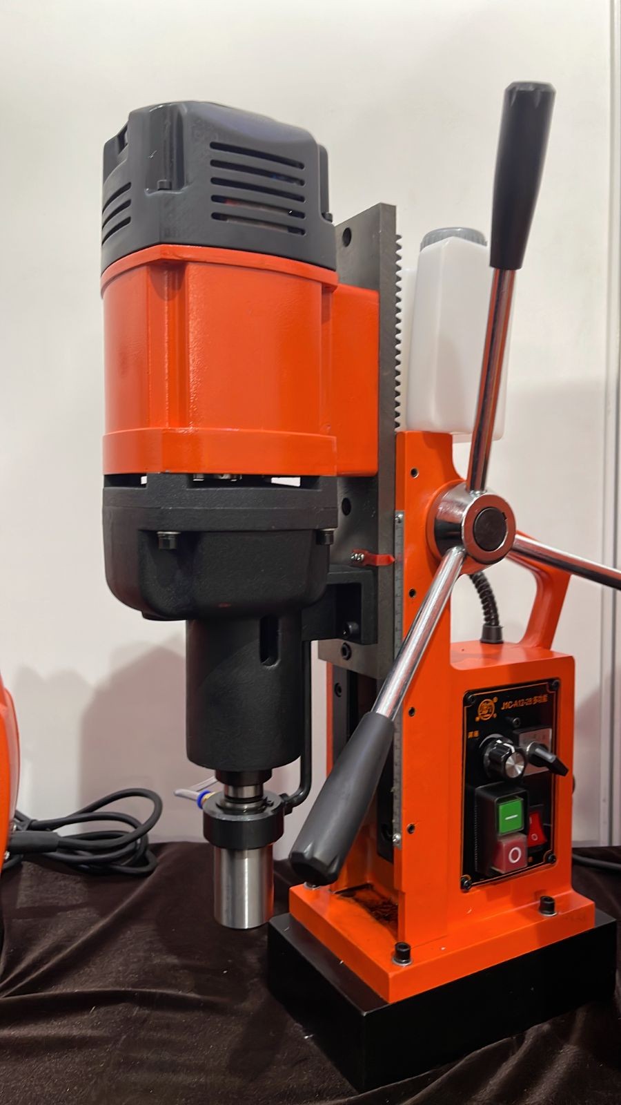 COTV全球直播：扬州捷利得电动工具有限公司专业生产：“神牛”SN系列轻便多功能钻机、J1C系列磁座麻花钻机、管道钻机、调速磁座钻机、J3S系列磁座攻丝机、J1C系列取芯钻机等电动工具，欢迎大家光临！